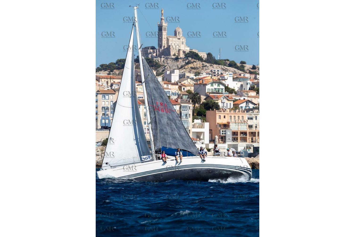 Sailing yacht Xyachts X 40, 2006 model, navigating near coastal cityscape.