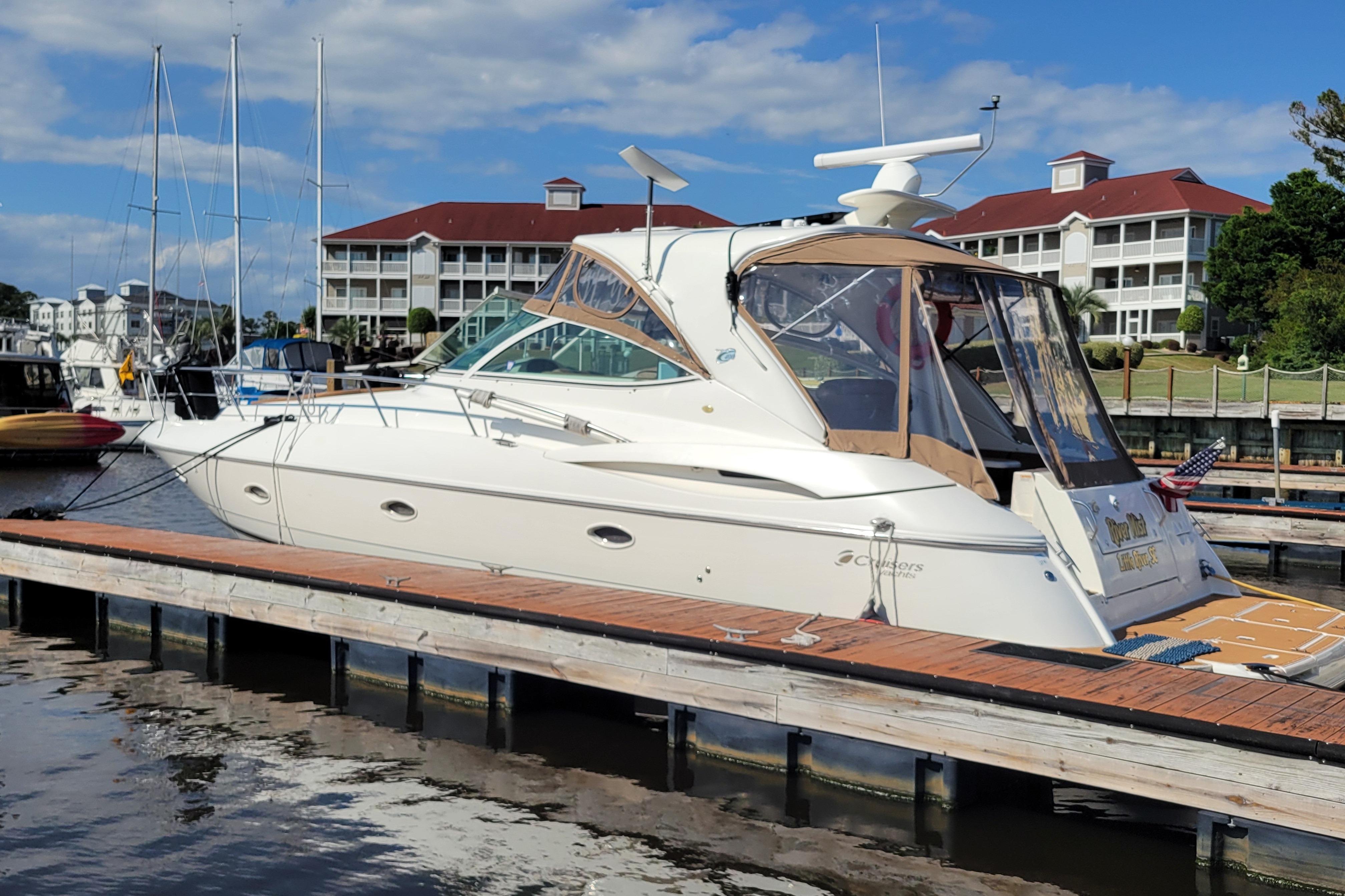 2004 Cruisers Yachts 400 Express