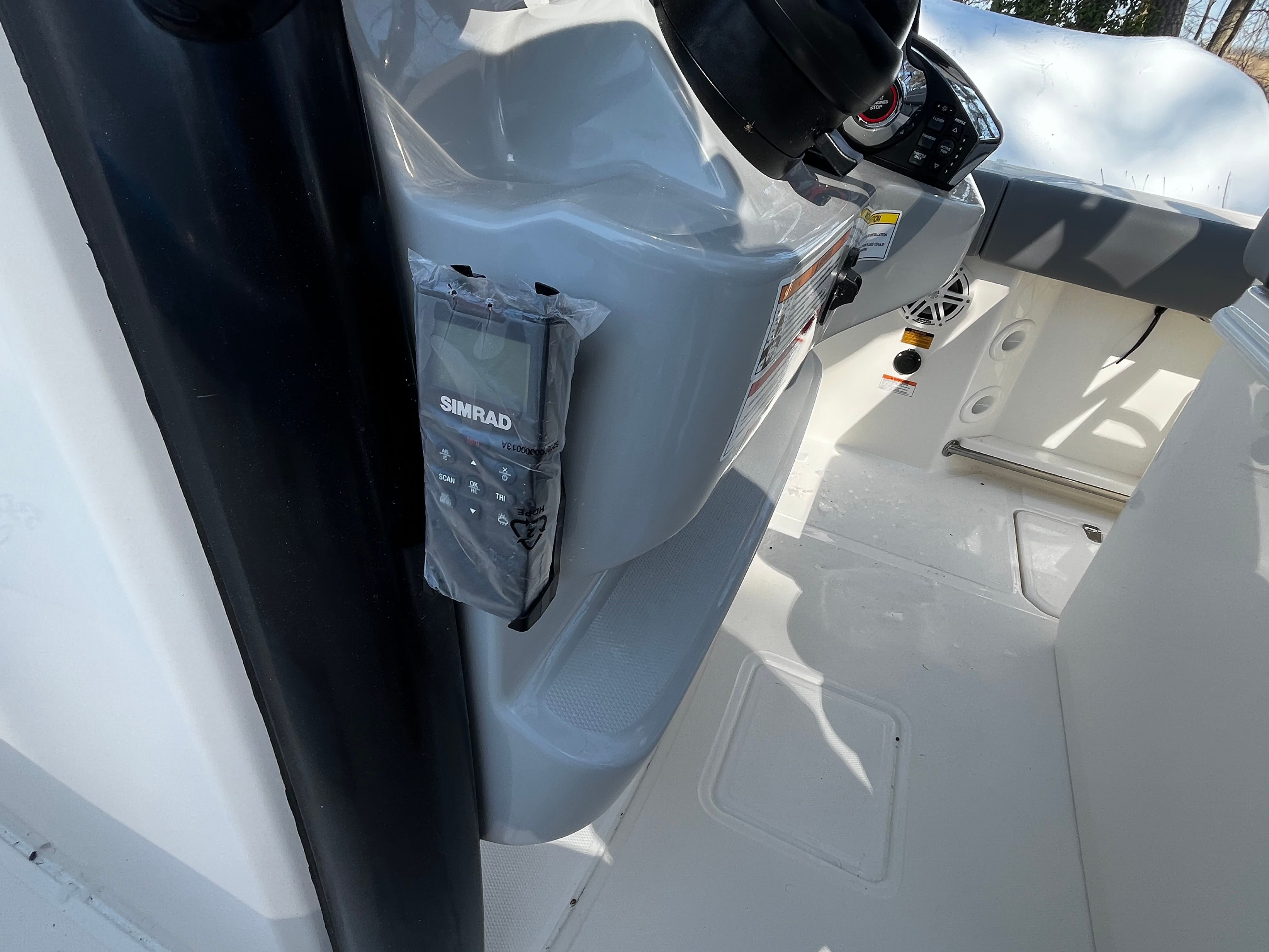 2026 BOSTON WHALER 250 OUTRAGE - Image 10