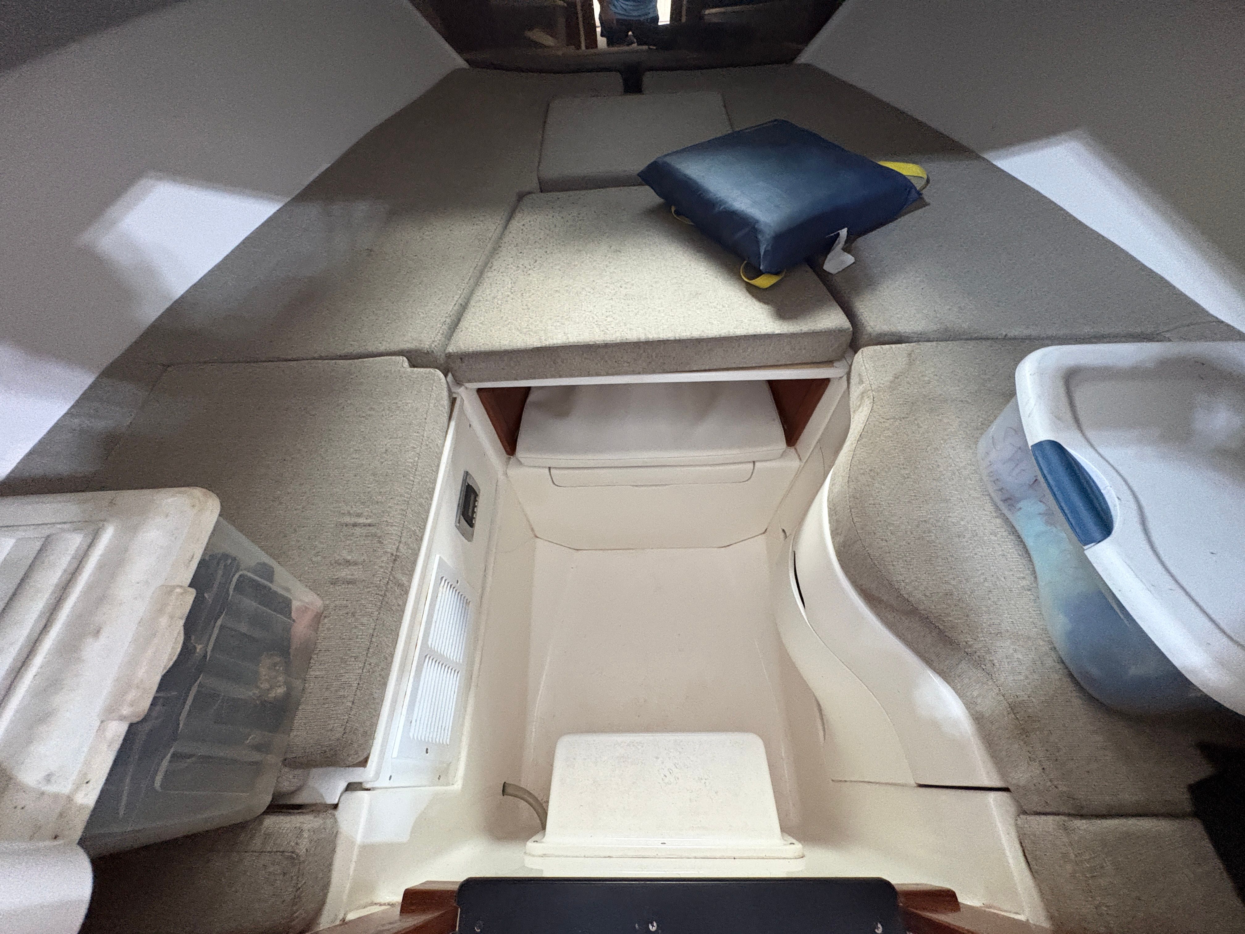 2002 Intrepid 322 Cuddy Center Console - 61