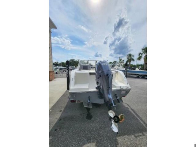 2025 Cobia 220 Dual Console - 8