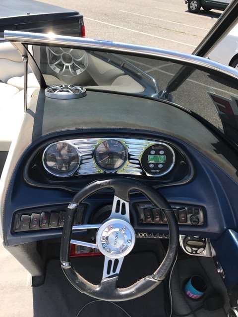 2005 Malibu Open Wakesetter VLX dashboard and steering wheel.