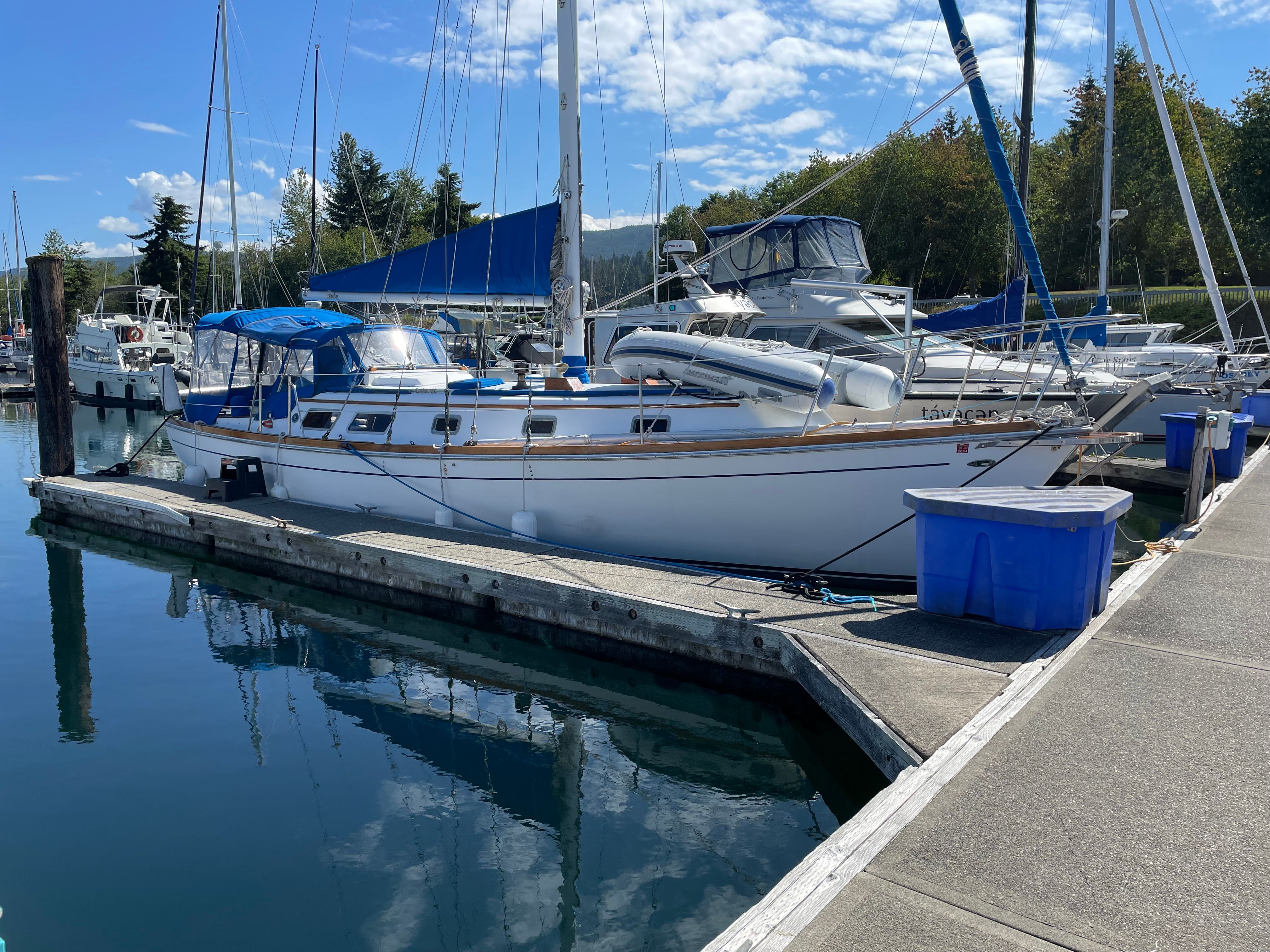1979 Gulfstar 37’ aft Cockpit Sailboat