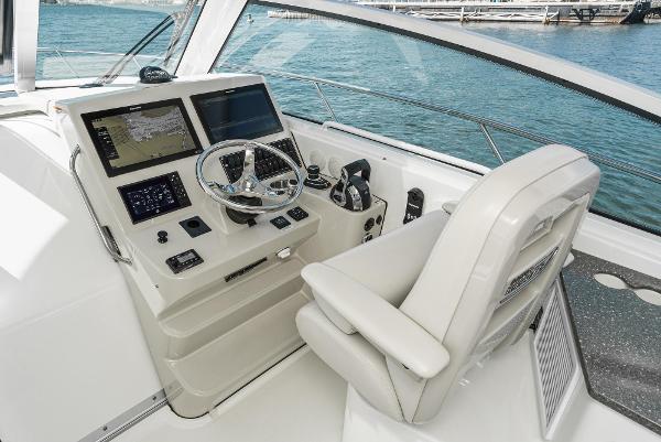 2020 Boston Whaler 345 Conquest - 6