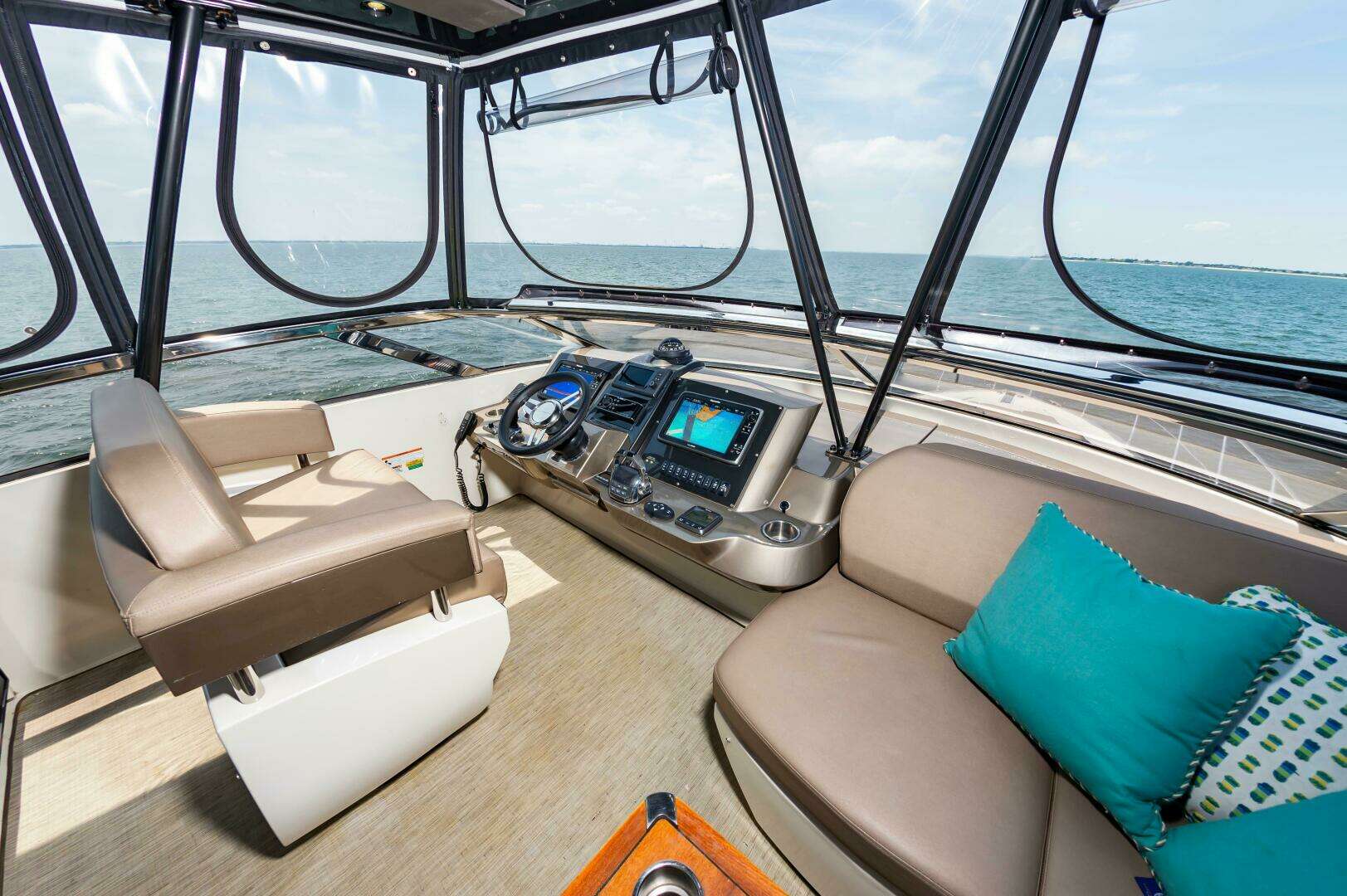 2013 Marquis 63 Sport Yacht - Image 14