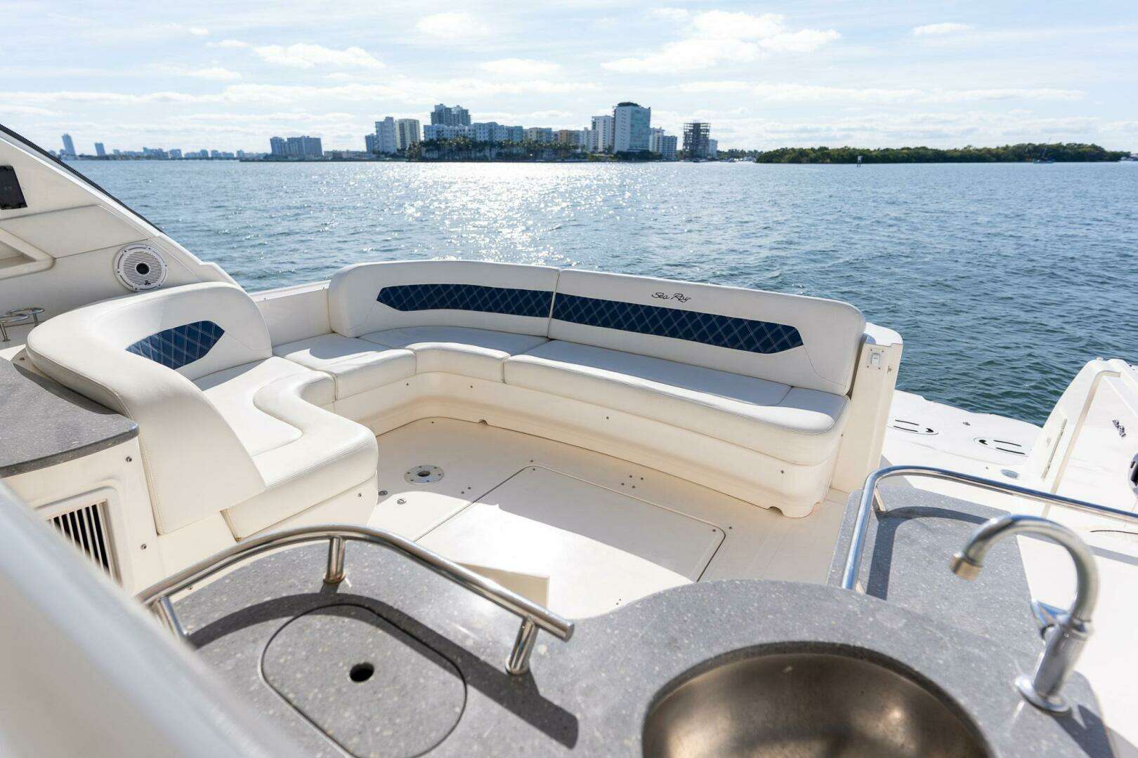 2005 Sea Ray 48 Sundancer - Image 21