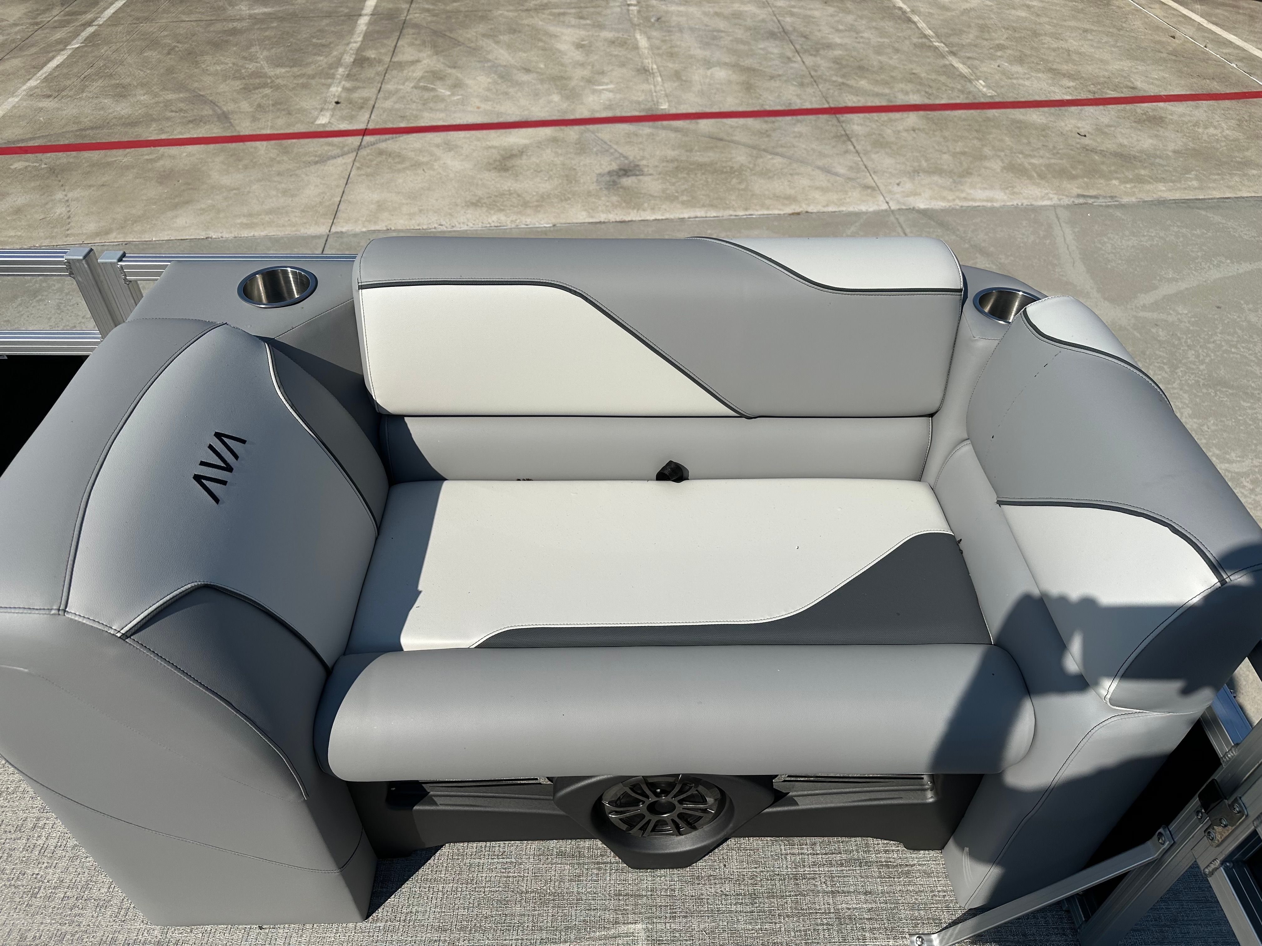 2025 Avalon Venture Rear Fish - 21' - 14