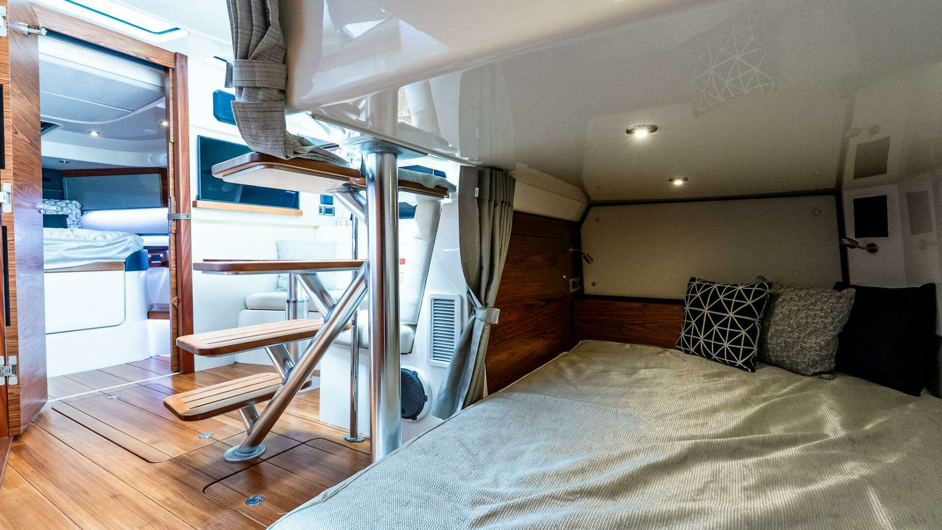 2024 Boston Whaler 405 Conquest - Image 53