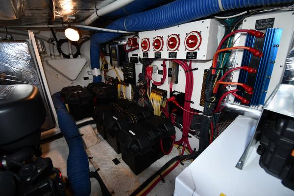 2010 Cruisers Yachts 390 Sports Coupe - 68