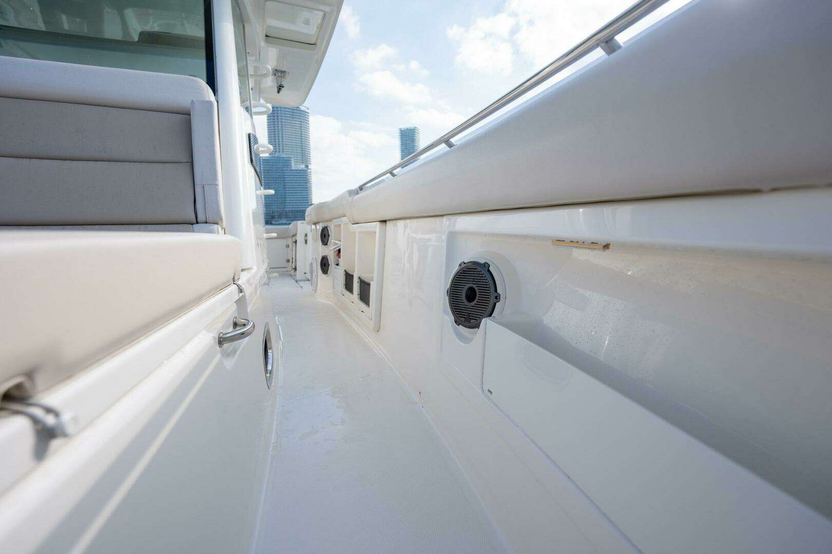 2020 Boston Whaler 380 Outrage Center Console - Image 22