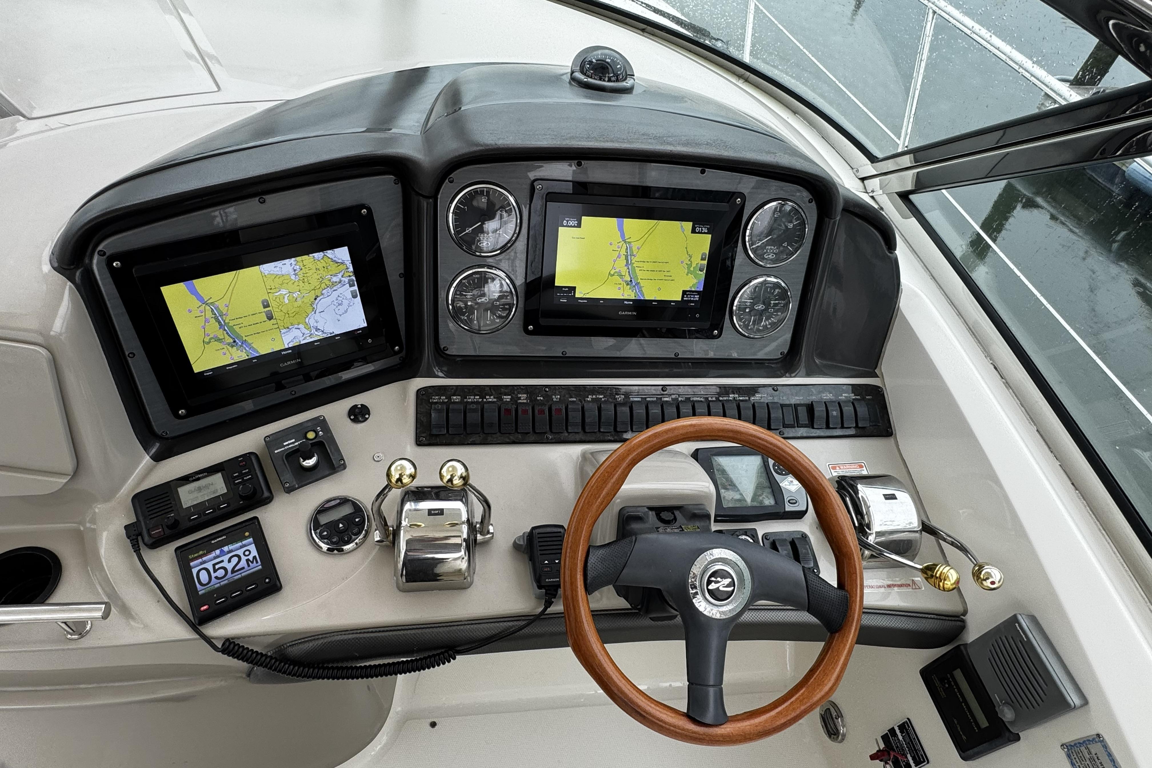 Helm of 2006 Sea Ray 40 Sundancer with navigation screens and controls.