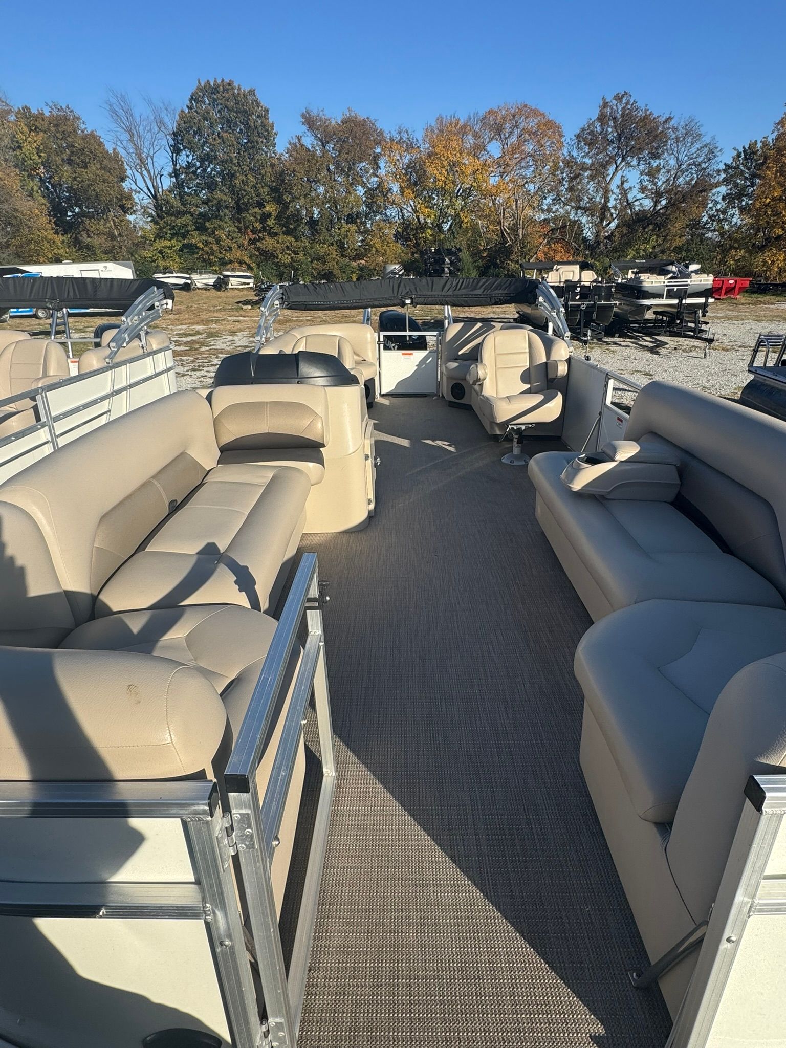 2024 Landau 252 Island Breeze pontoon boat with beige seating.