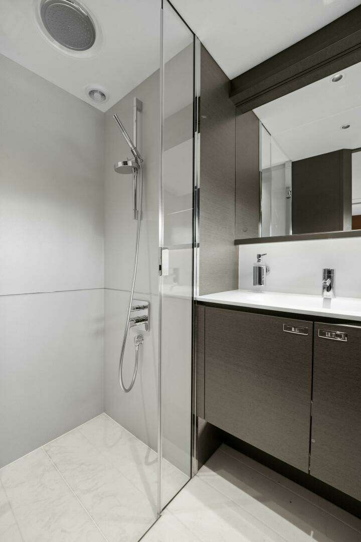 2025 Princess Y95 - Image 56