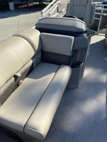 2024 Sun Tracker Fishin' Barge 20 DLX interior seating area.