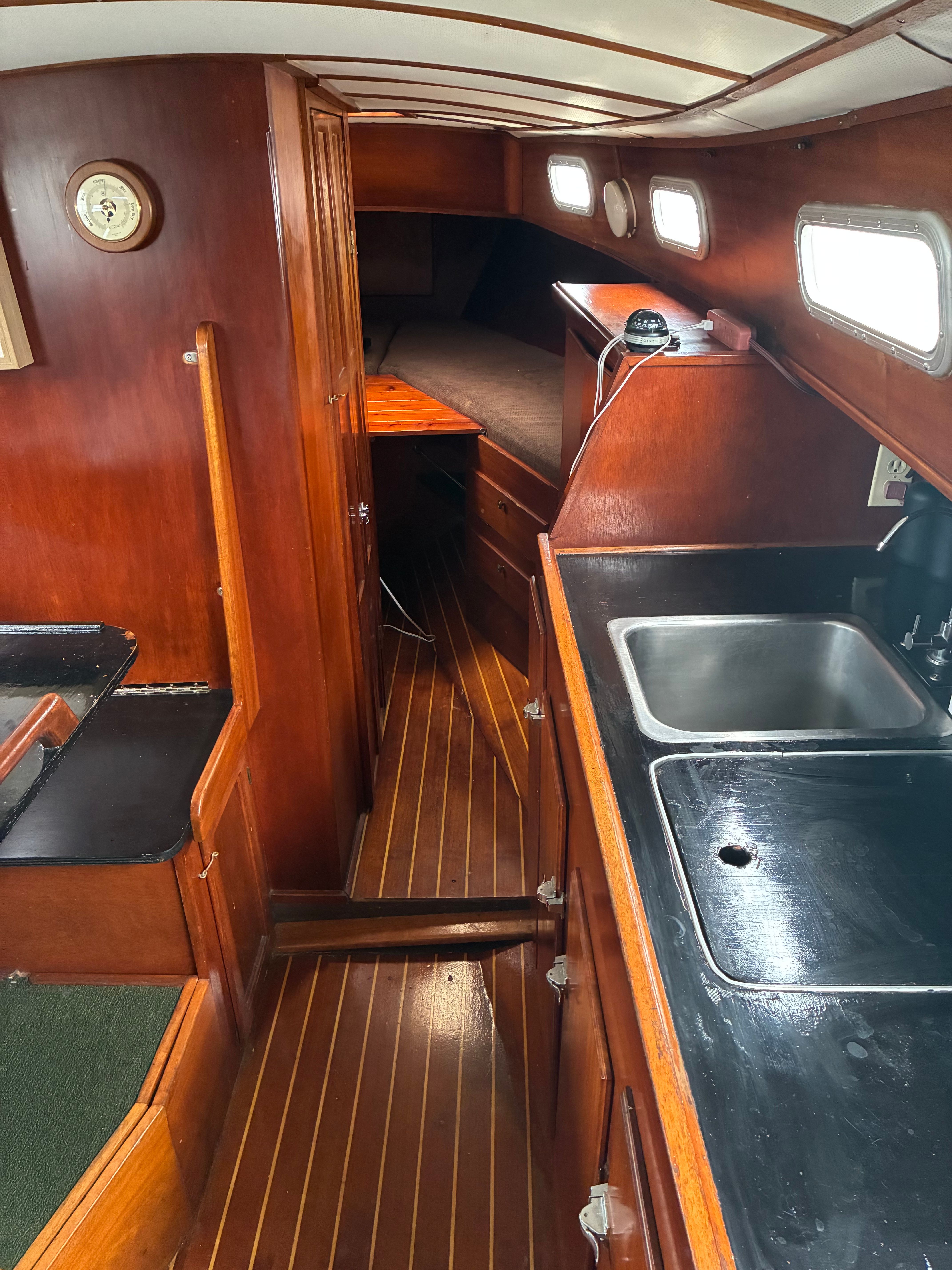 1972 Islander 34ft Sailboat cruiser - 5