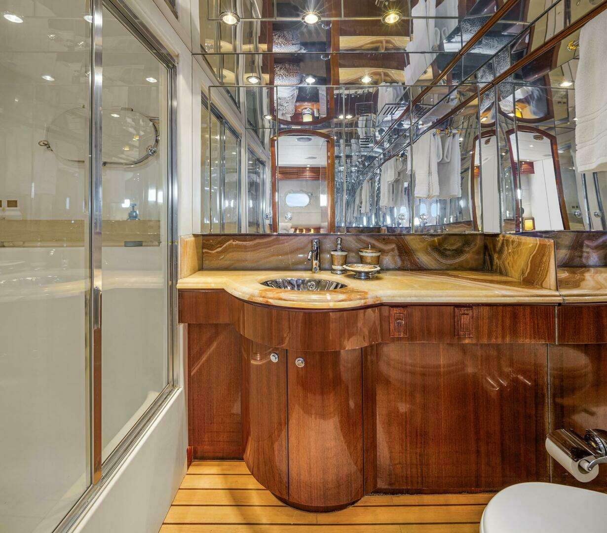 2001 Hatteras Cockpit Motoryacht - Image 14