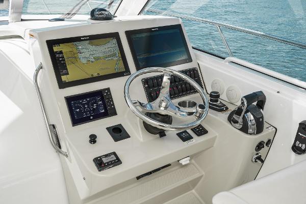 2020 Boston Whaler 345 Conquest - 7