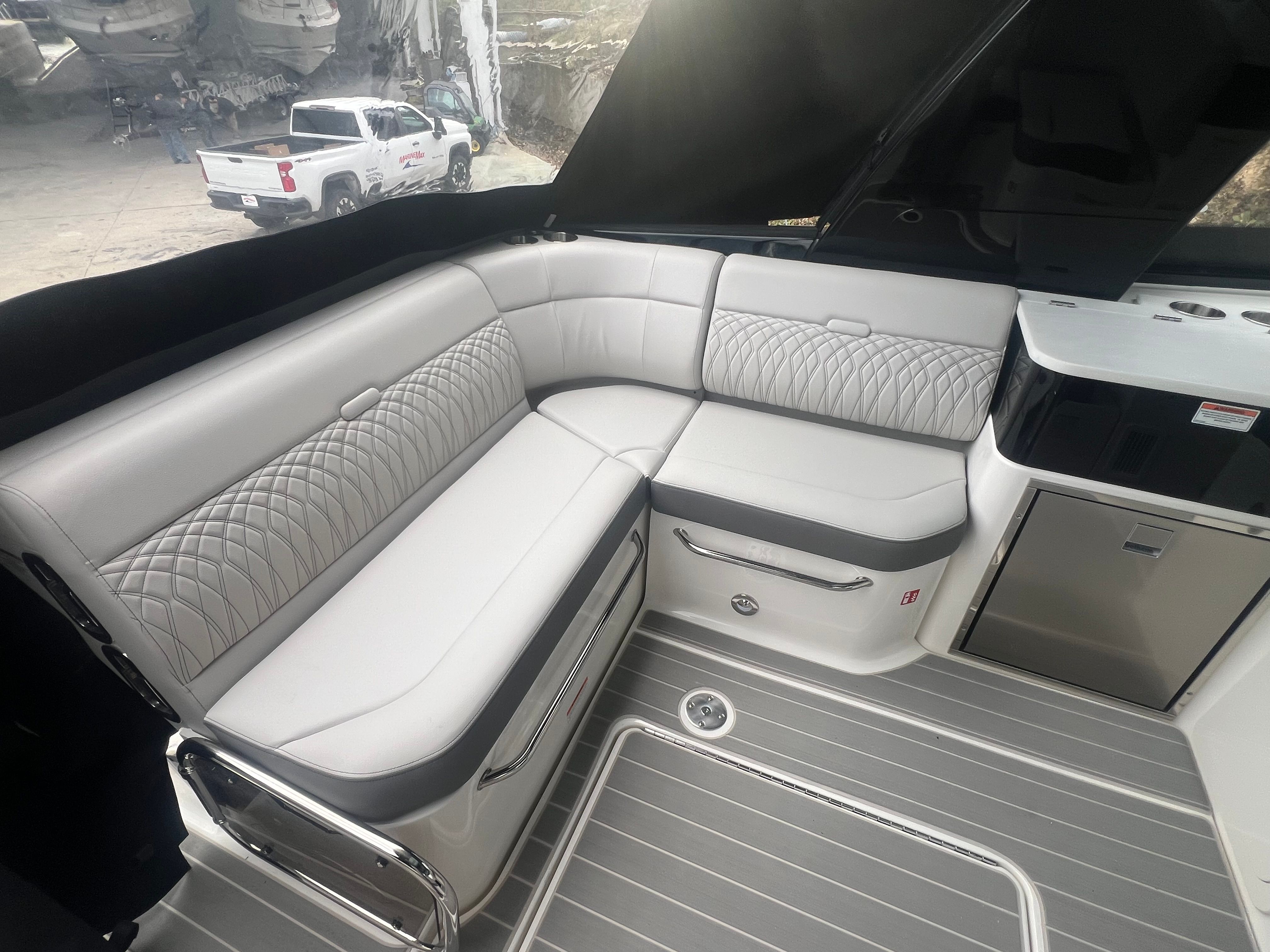 2026 Sea Ray Sundancer 370 - 8