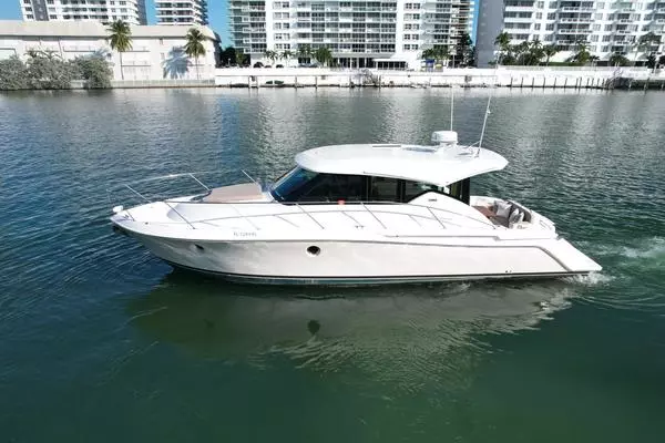 2018 Tiara Yachts 39 Coupe