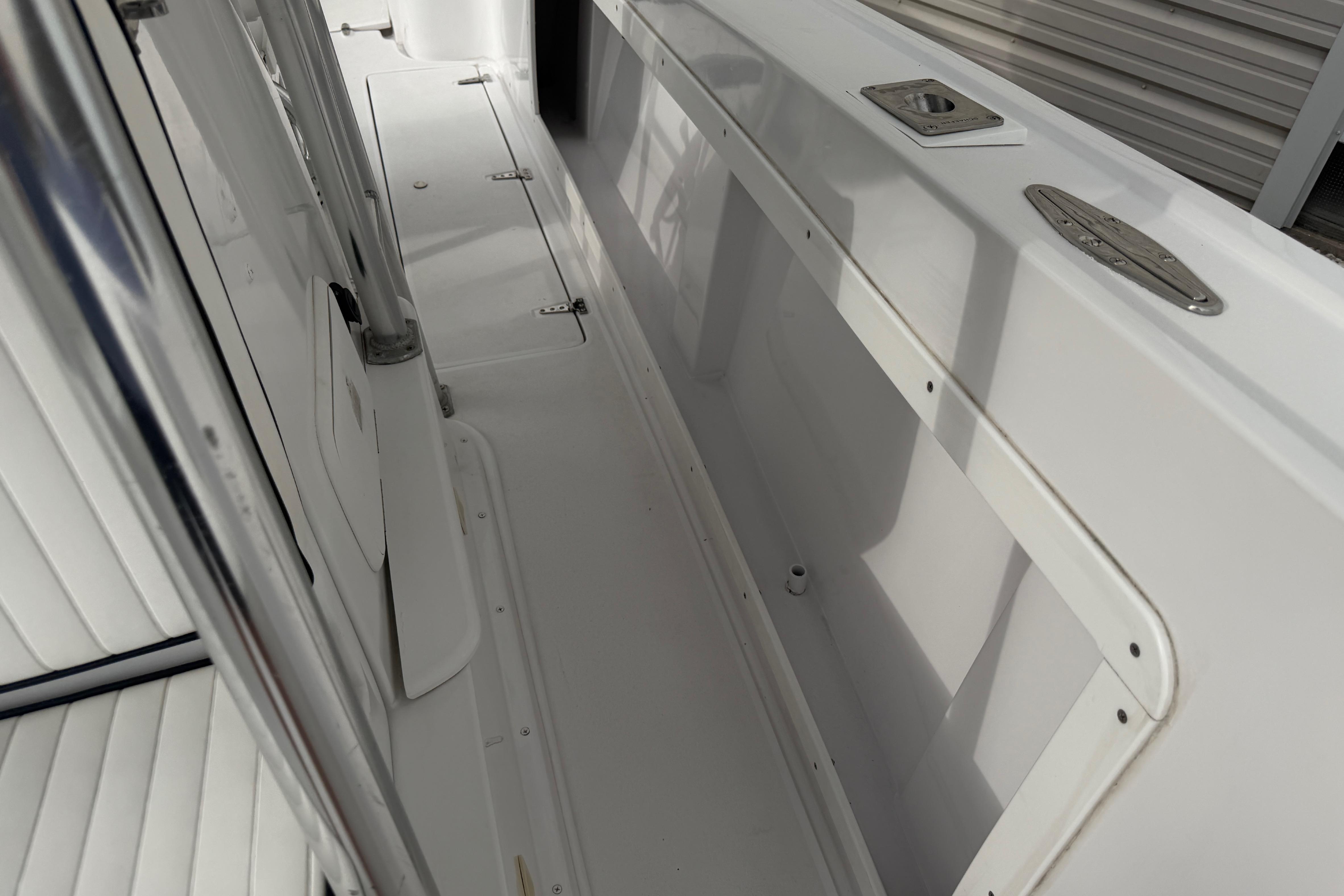 1990 Mako 241 Center Console boat interior, showcasing clean white deck and seating.