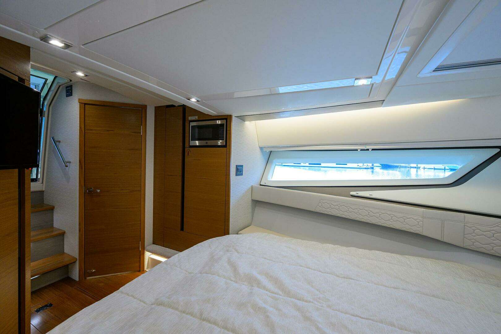 2022 Tiara Yachts 43 LE - Image 20