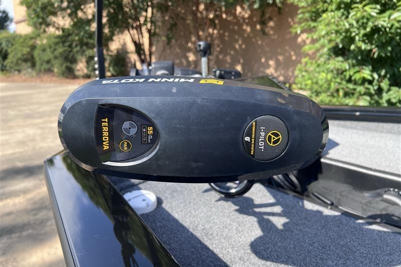 Minn Kota Terrova trolling motor on 2021 Tracker Pro Team 175 TXW boat.
