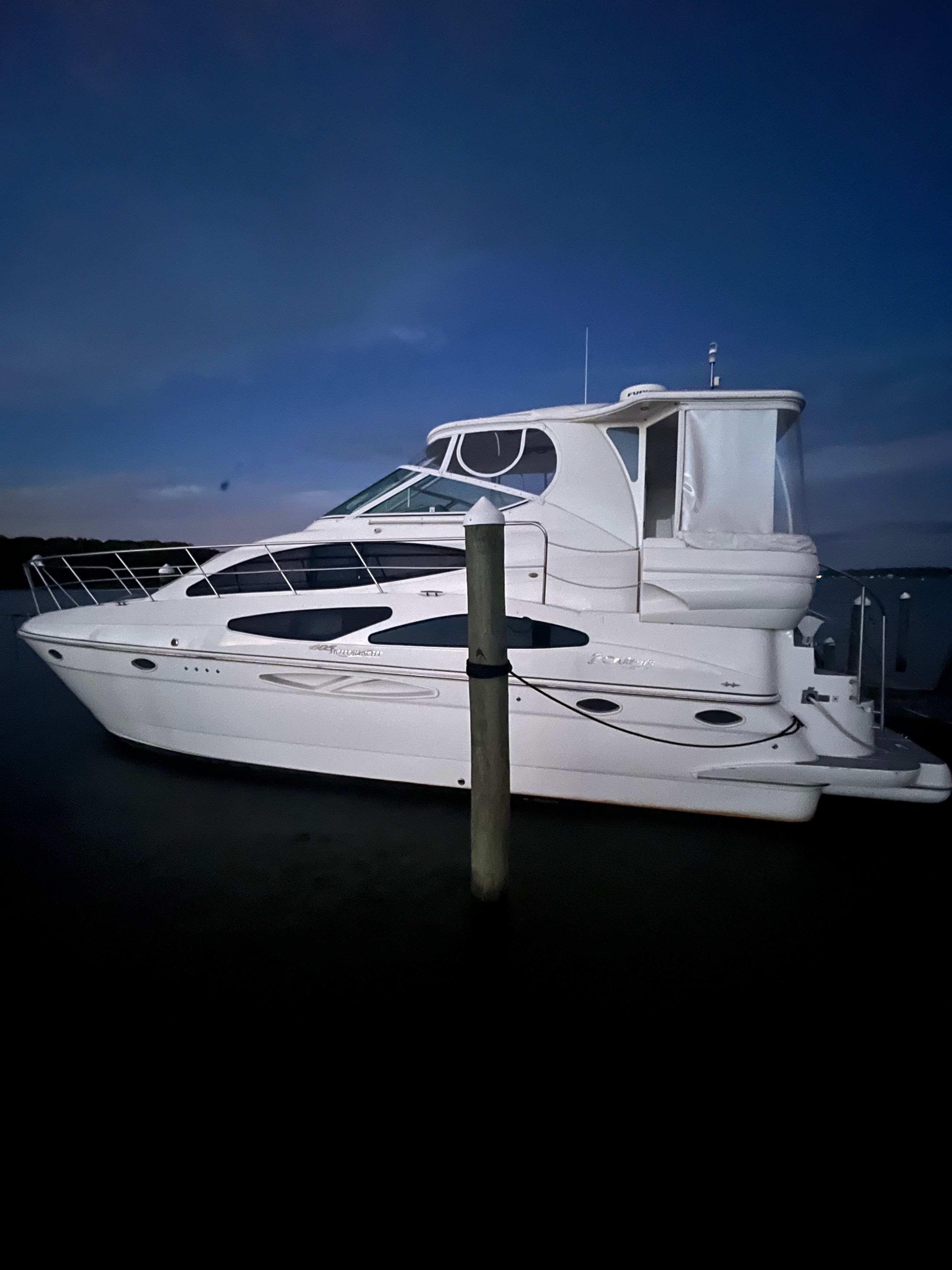2004 Cruisers Yachts 405 Express Motoryacht - 2