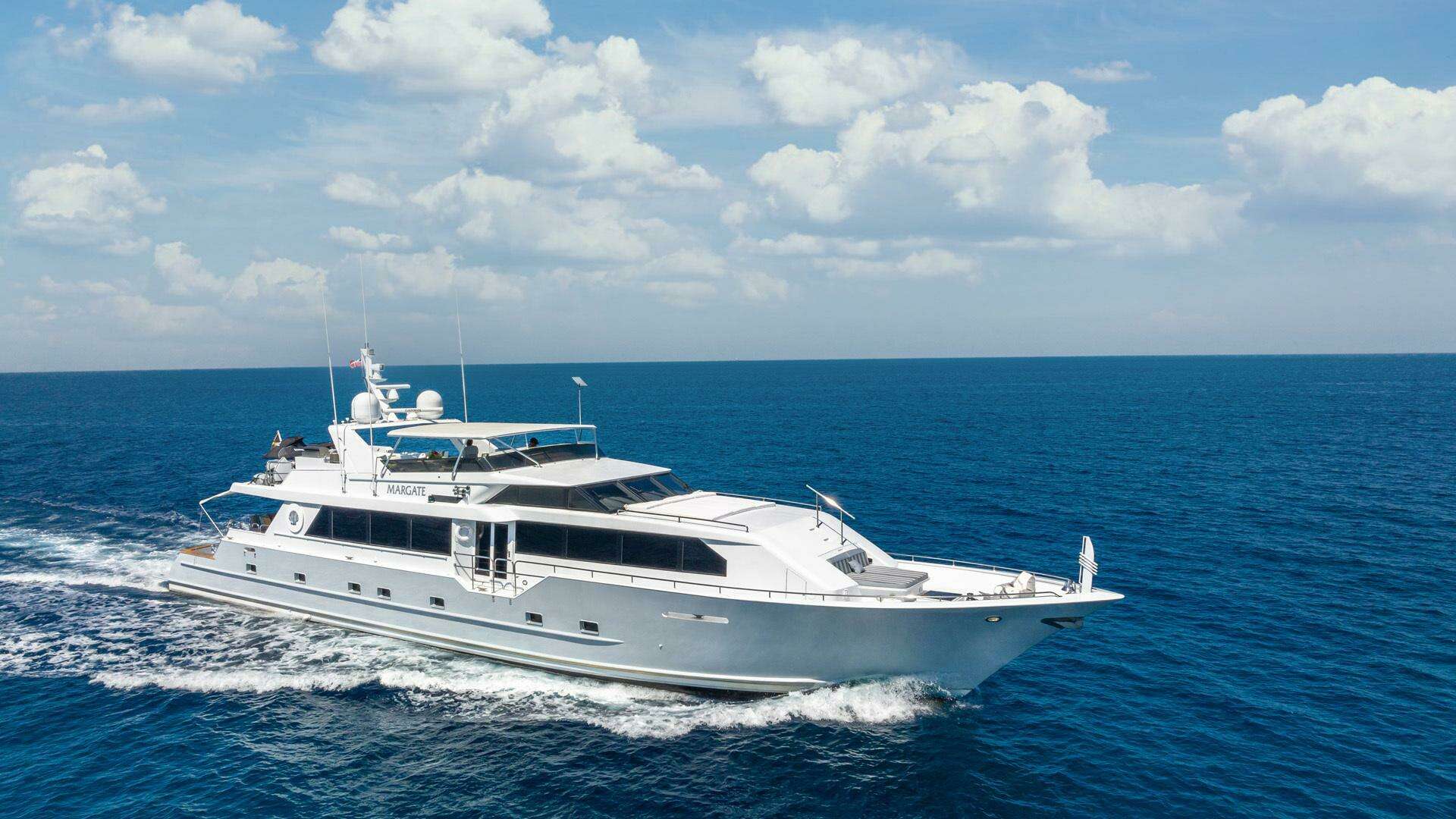1997 Broward Raised Pilothouse - Image 8