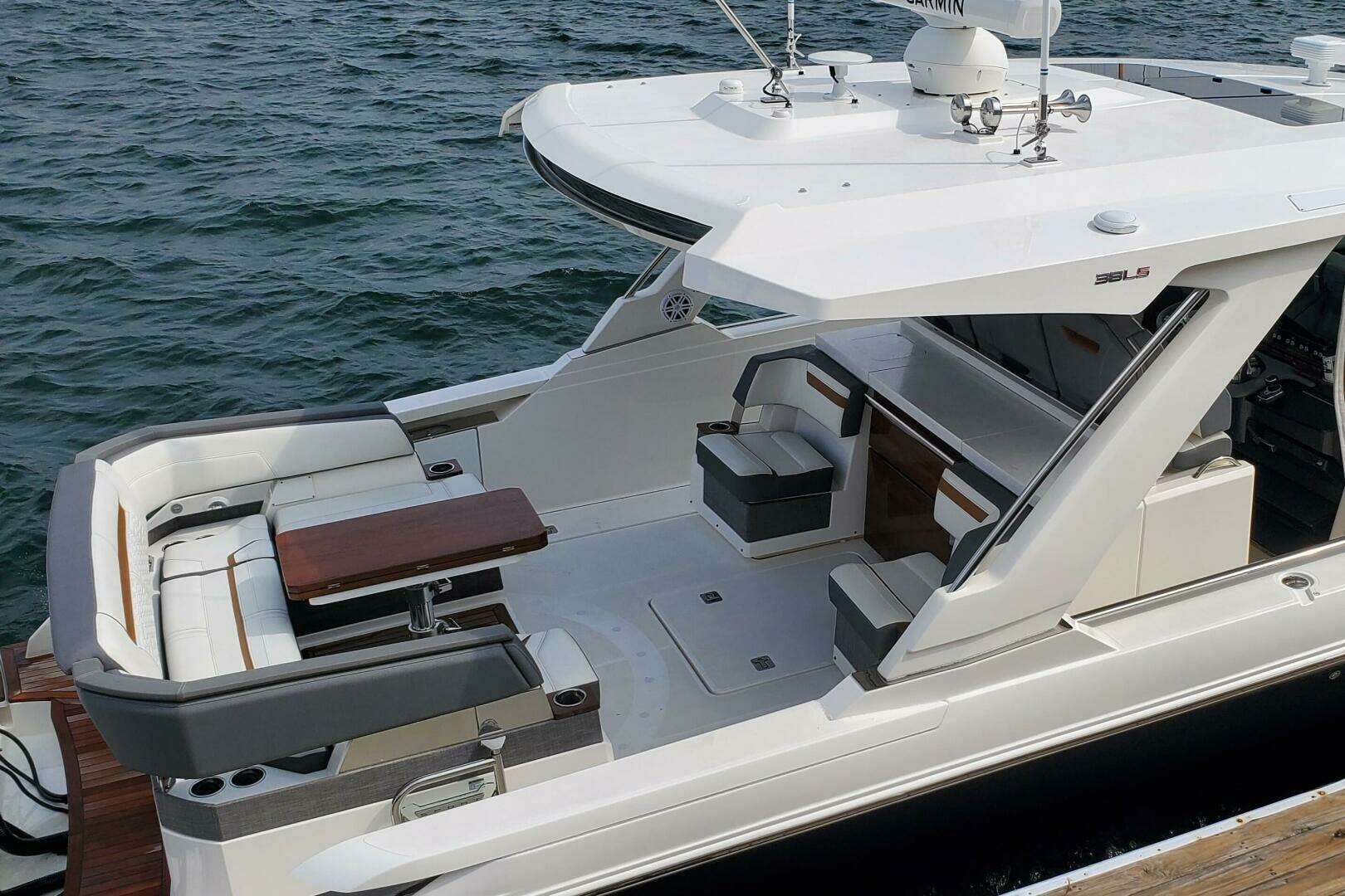 2021 Tiara Yachts 38 LS - Image 10