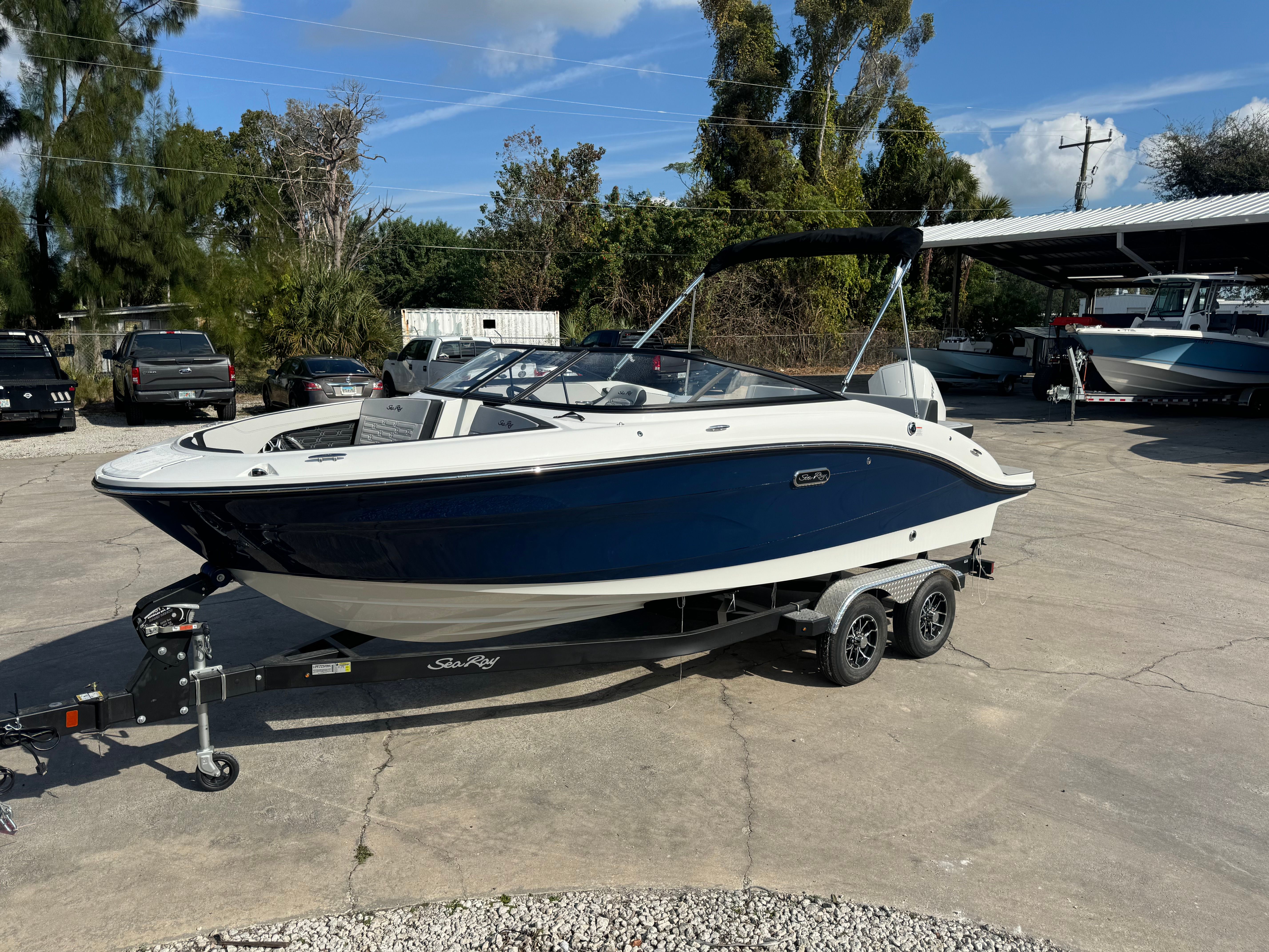2026 Sea Ray SPX 210 Outboard