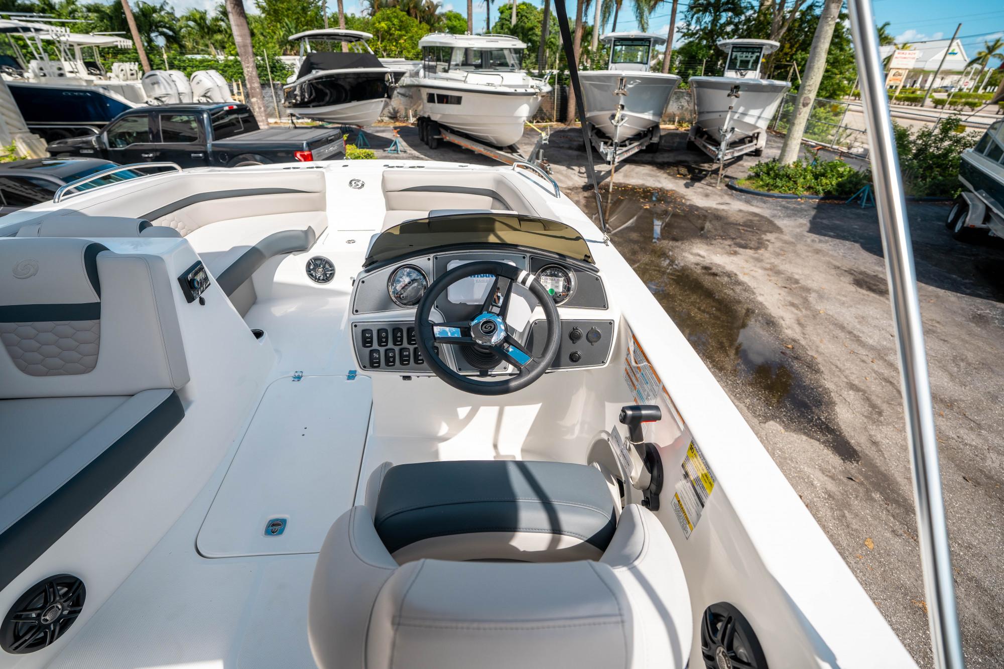 2025 Hurricane SunDeck Sport 192 RL OB - 18