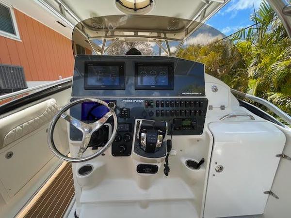 2005 Hydra-Sports 3300 VX - 22