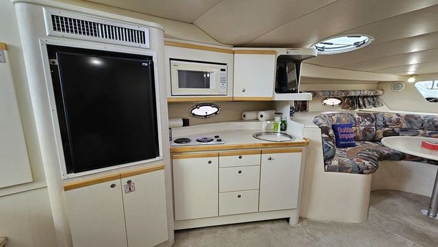 1996 Cruisers Yachts 3570 Esprit - 20