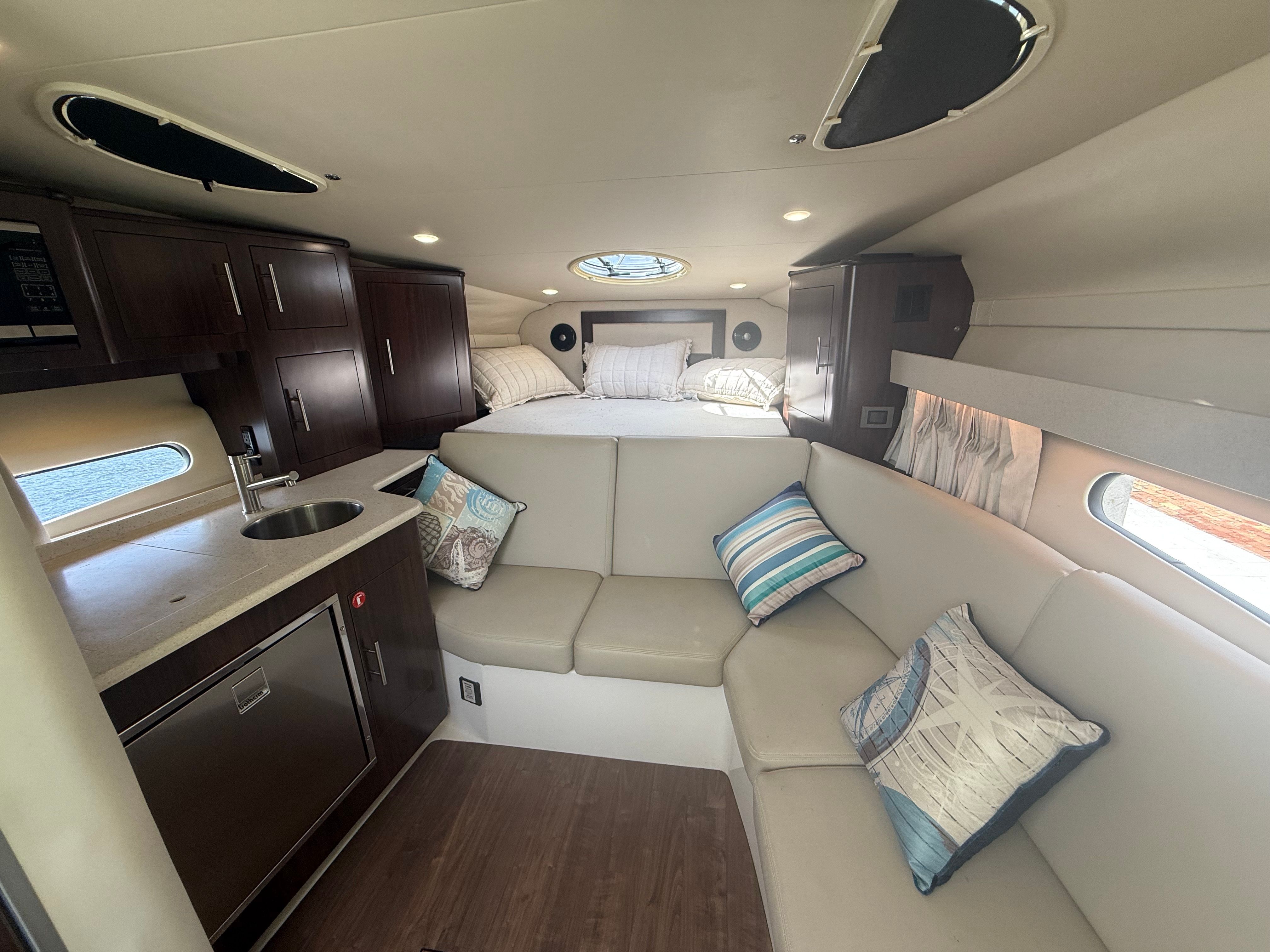 2019 REGAL 33 XO - Image 8