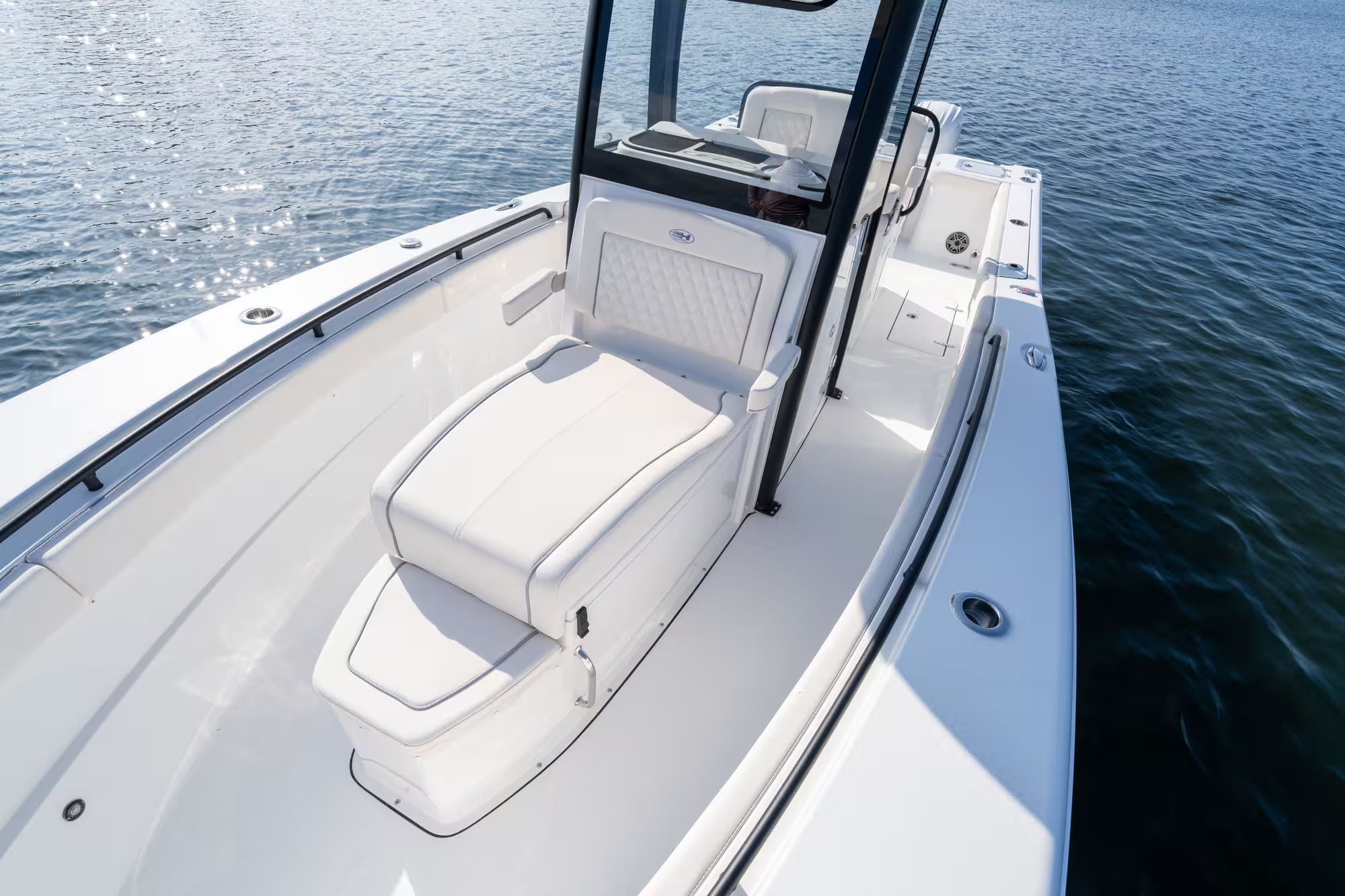 2027 Sea Hunt Gamefish 27 Coffin Box - 10