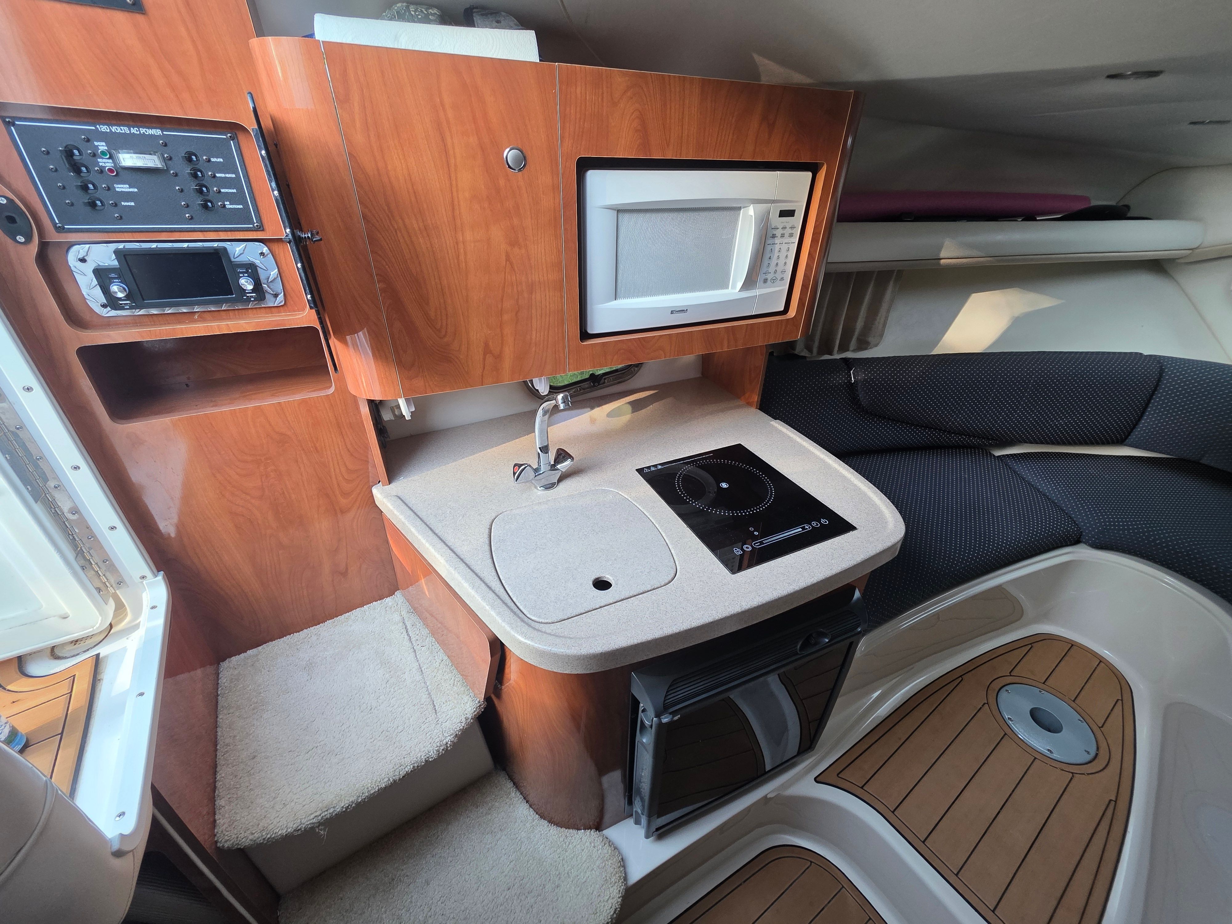 2004 Four Winns 248 Vista - 16