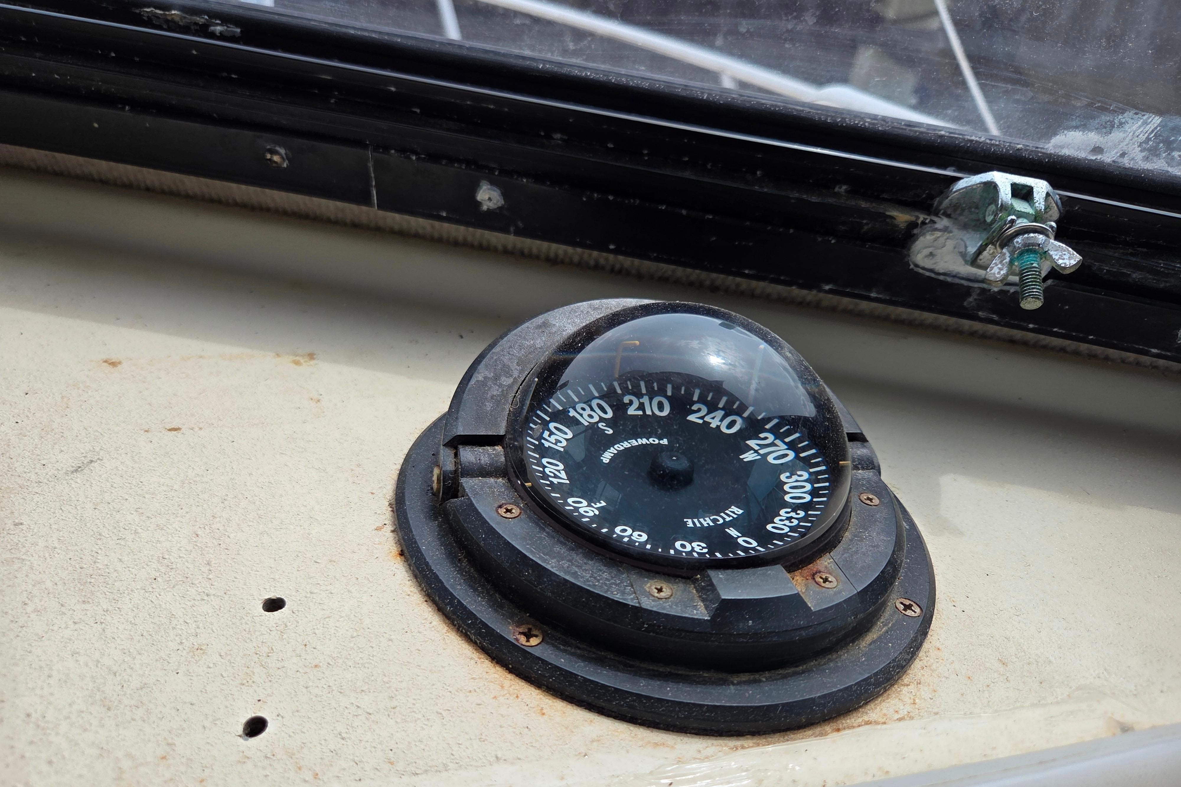 Compass on 2002 Parker 2520 Deep Vee Sport Cabin boat dashboard.