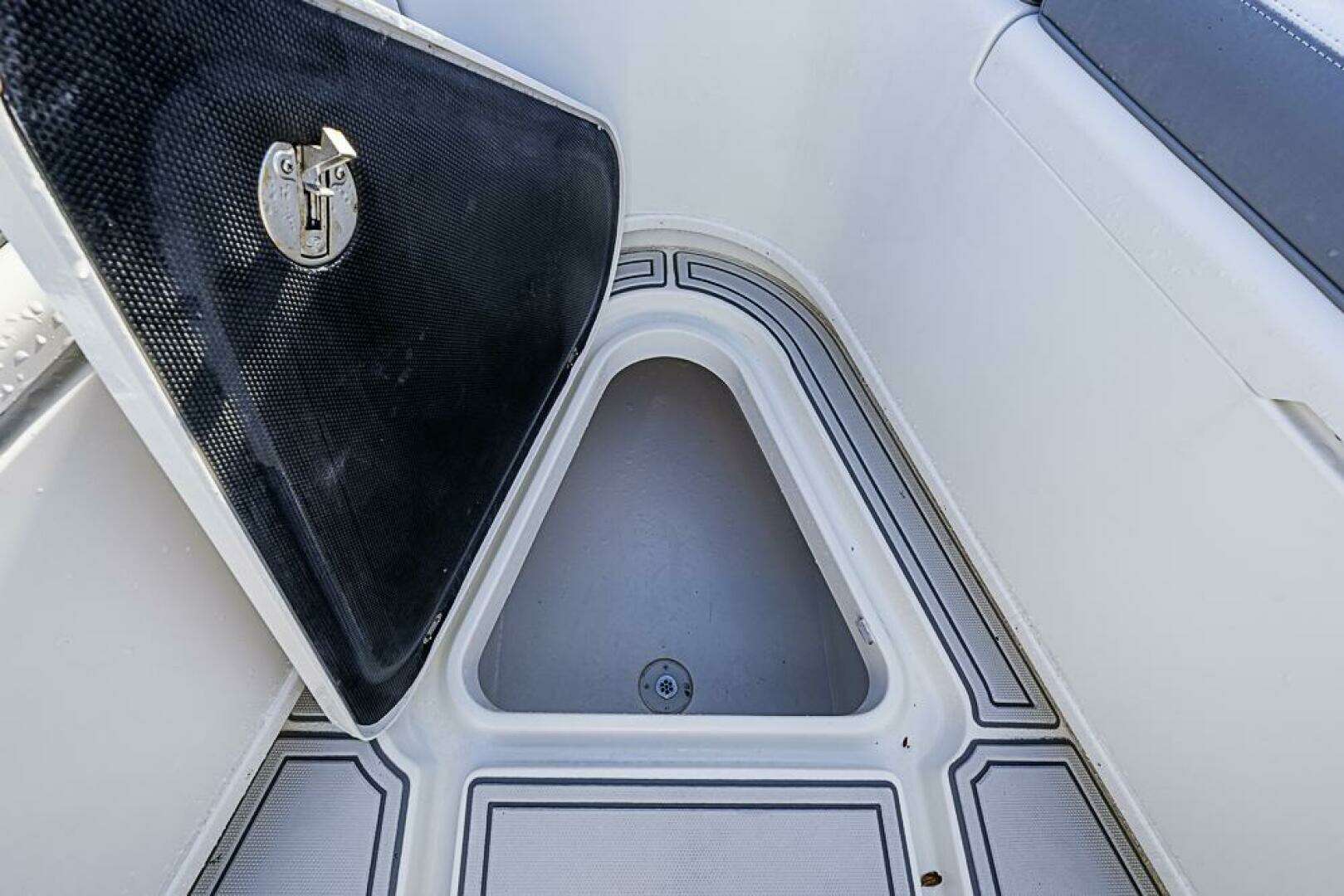 2011 Yellowfin 39 Offshore - Image 5