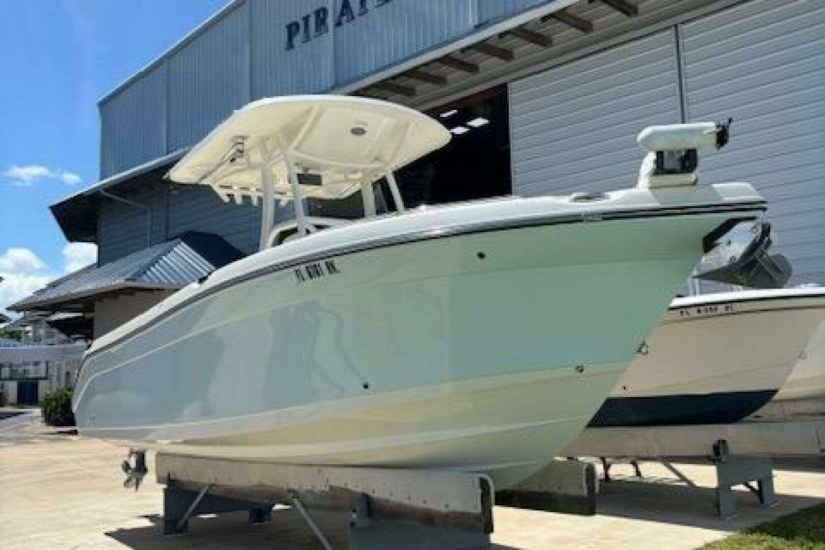 2018 Century 2600 Center Console - Image 18