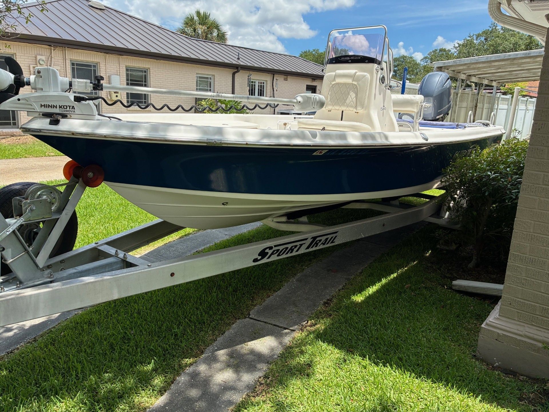 2018 Custom 2200 pure bay