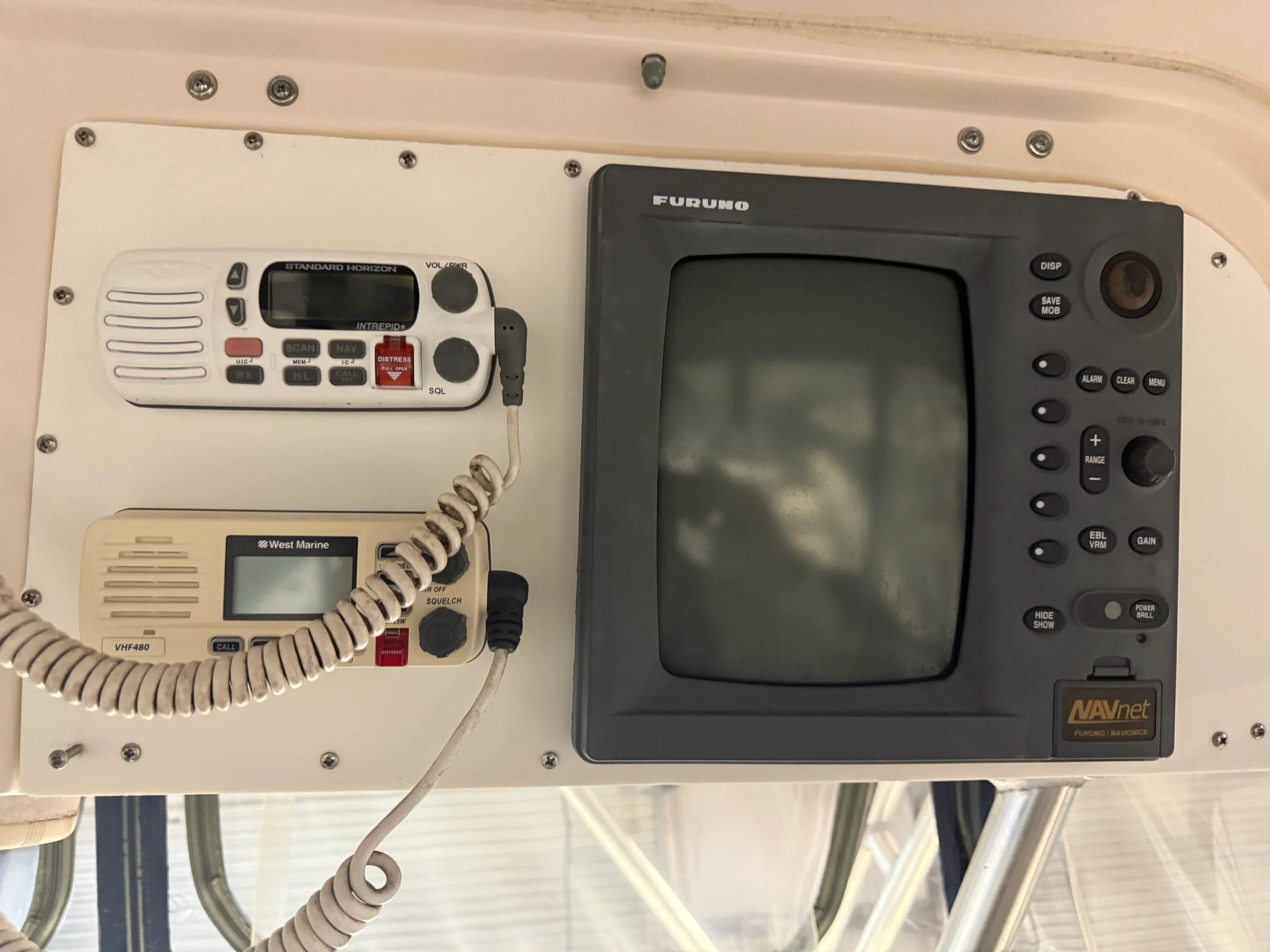 Boat electronics with radio and navigation system, Grady-White Marlin 300, year 2002.