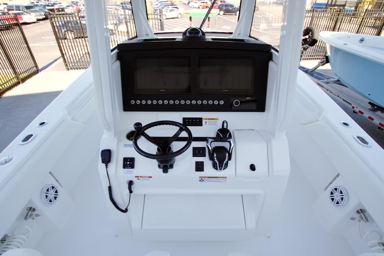 Helm Master EX Yamaha with Garmin Nav Package on 2026 Regulator 31 for sale at Ocean House Marina