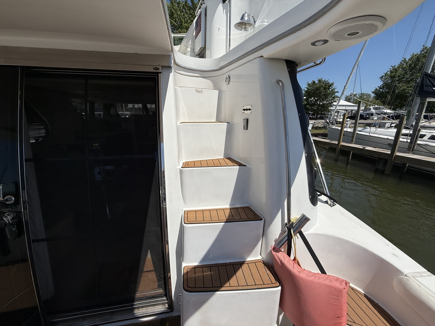 1999 Carver 450 Voyager - Image 13