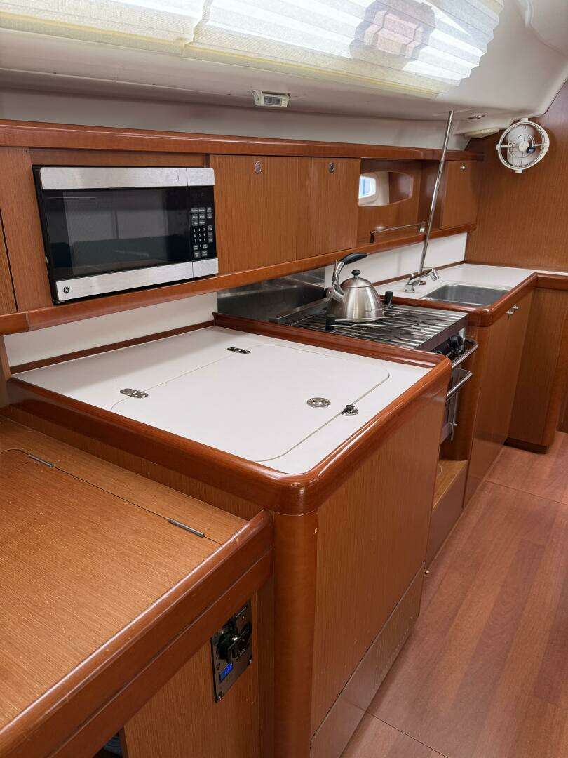 2012 Beneteau 43 - Image 74