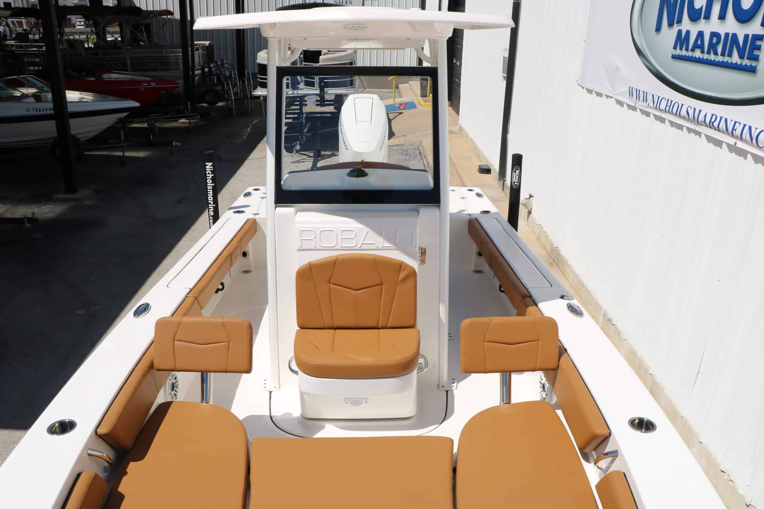 2026 Robalo 246 Cayman - 24