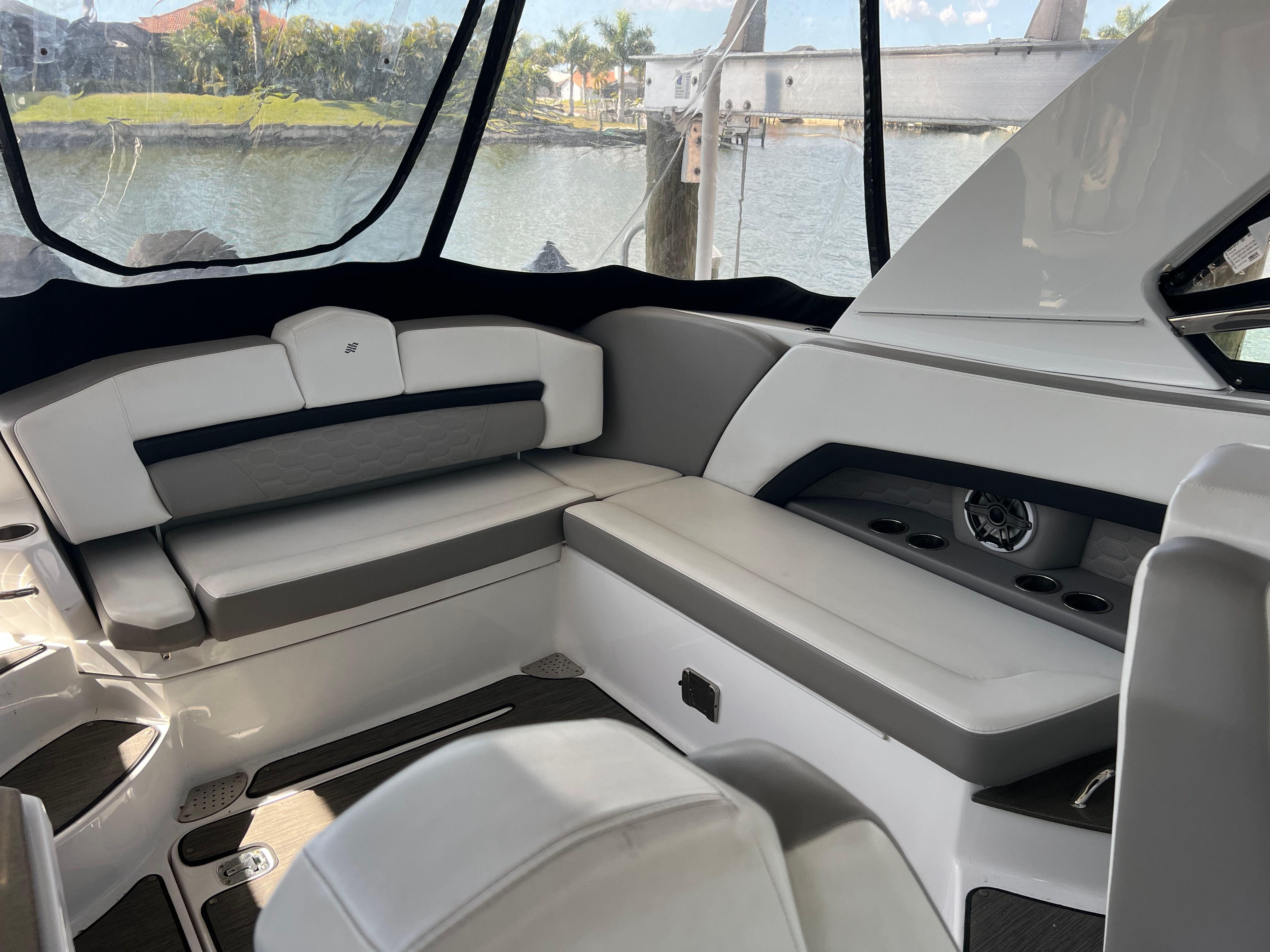 2023 Four Winns H350 - 6