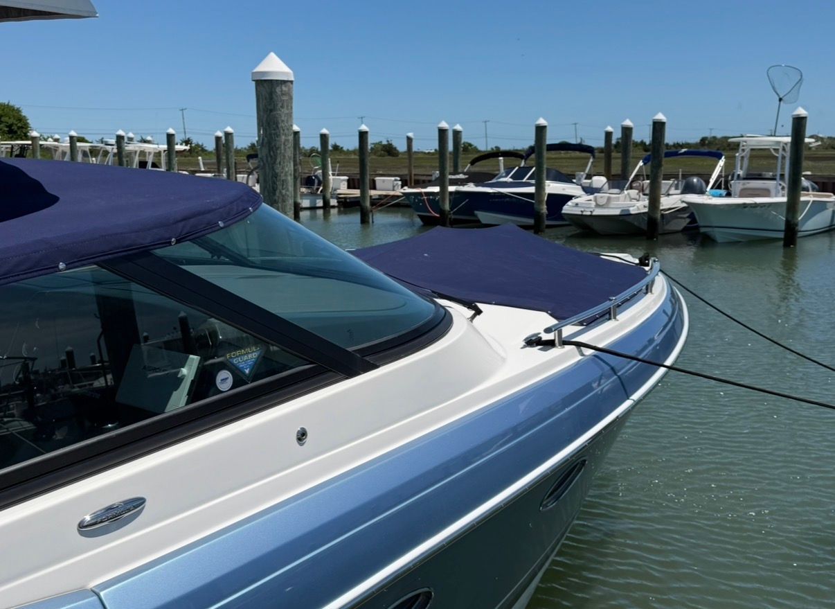 2025 Formula 330 Crossover Bowrider OB - 21