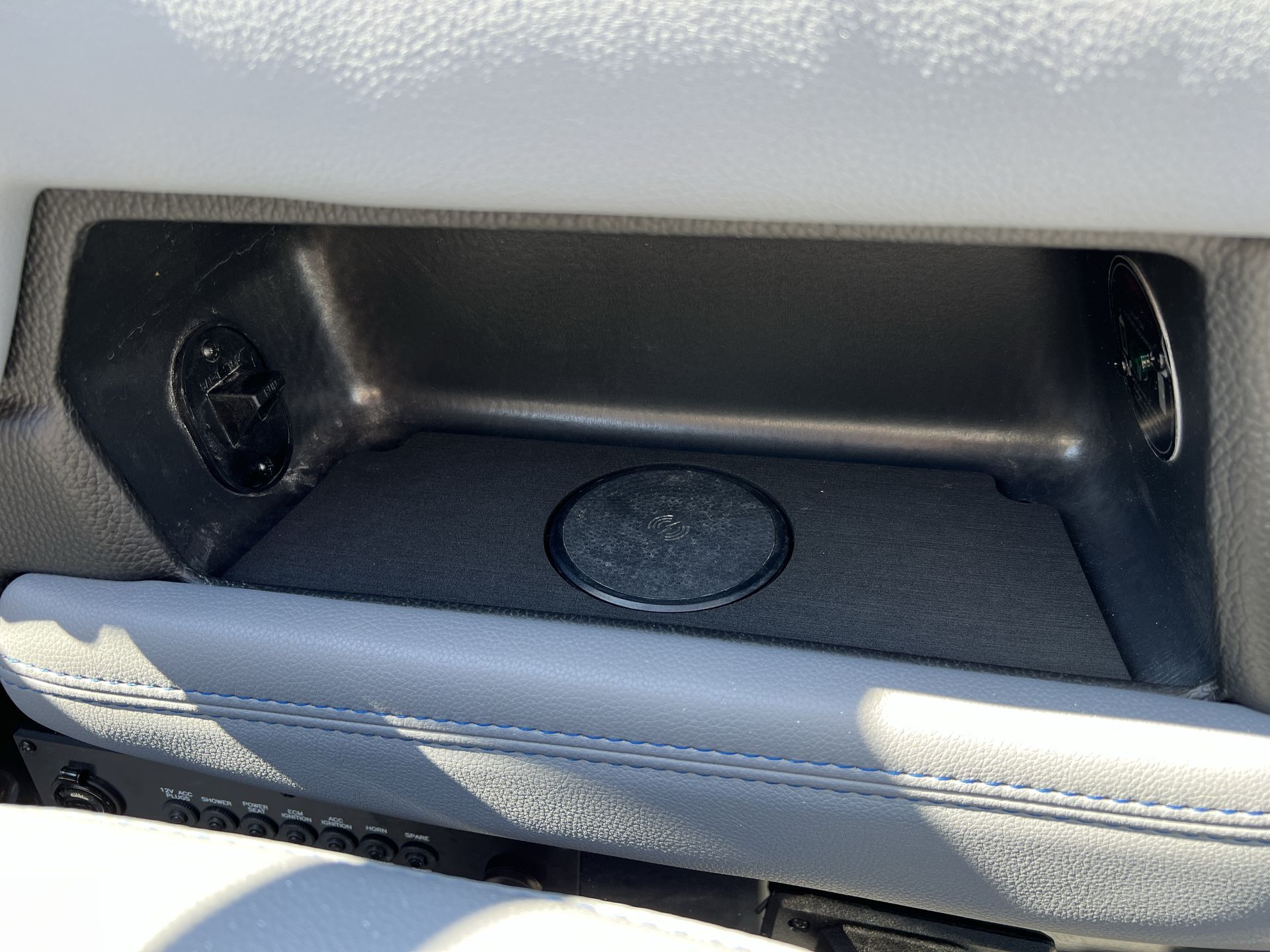 2025 MALIBU 25 LSV - Image 21