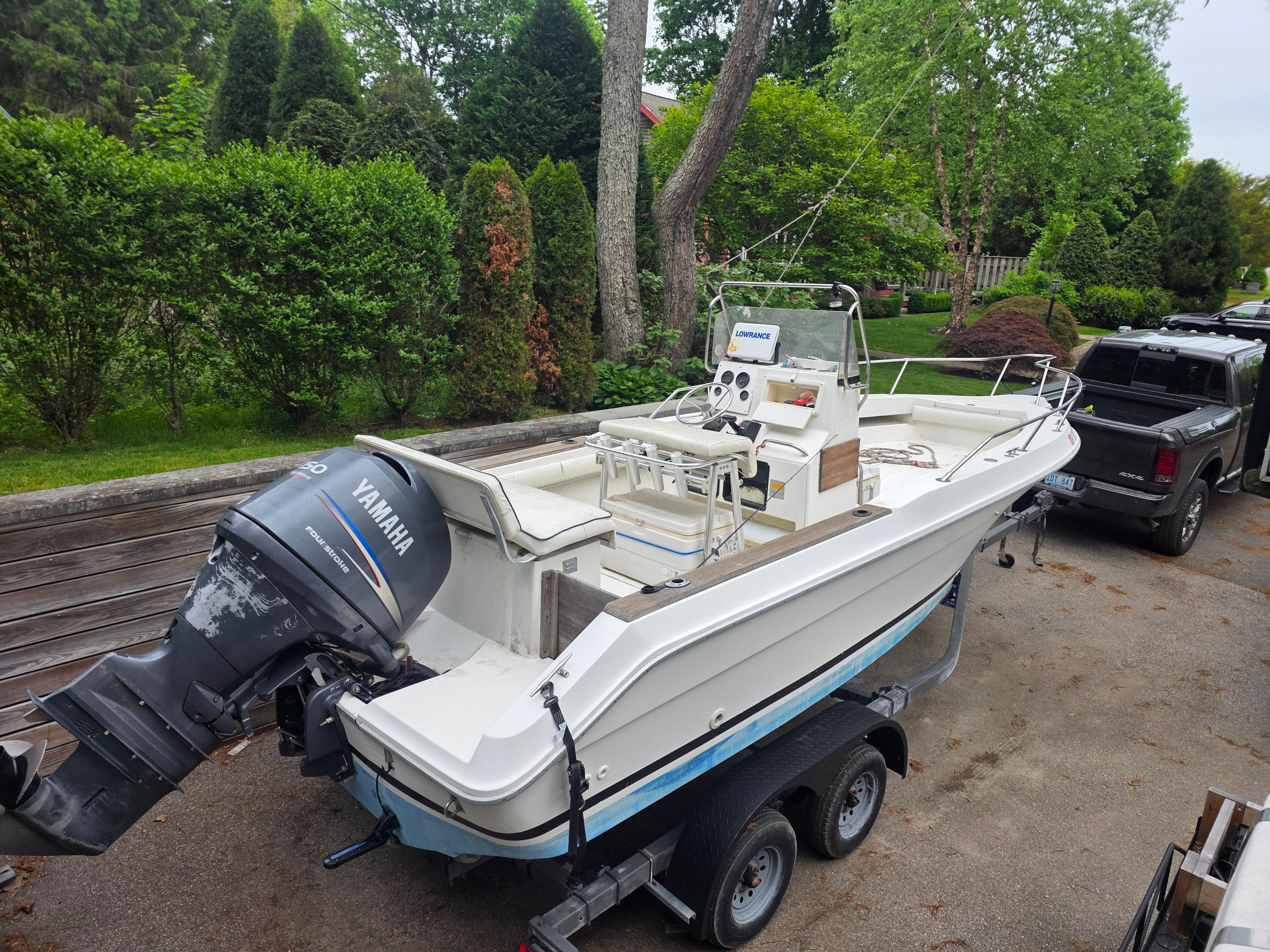 1989 Sea Ray Laguna boat with Yamaha outboard motor on trailer.