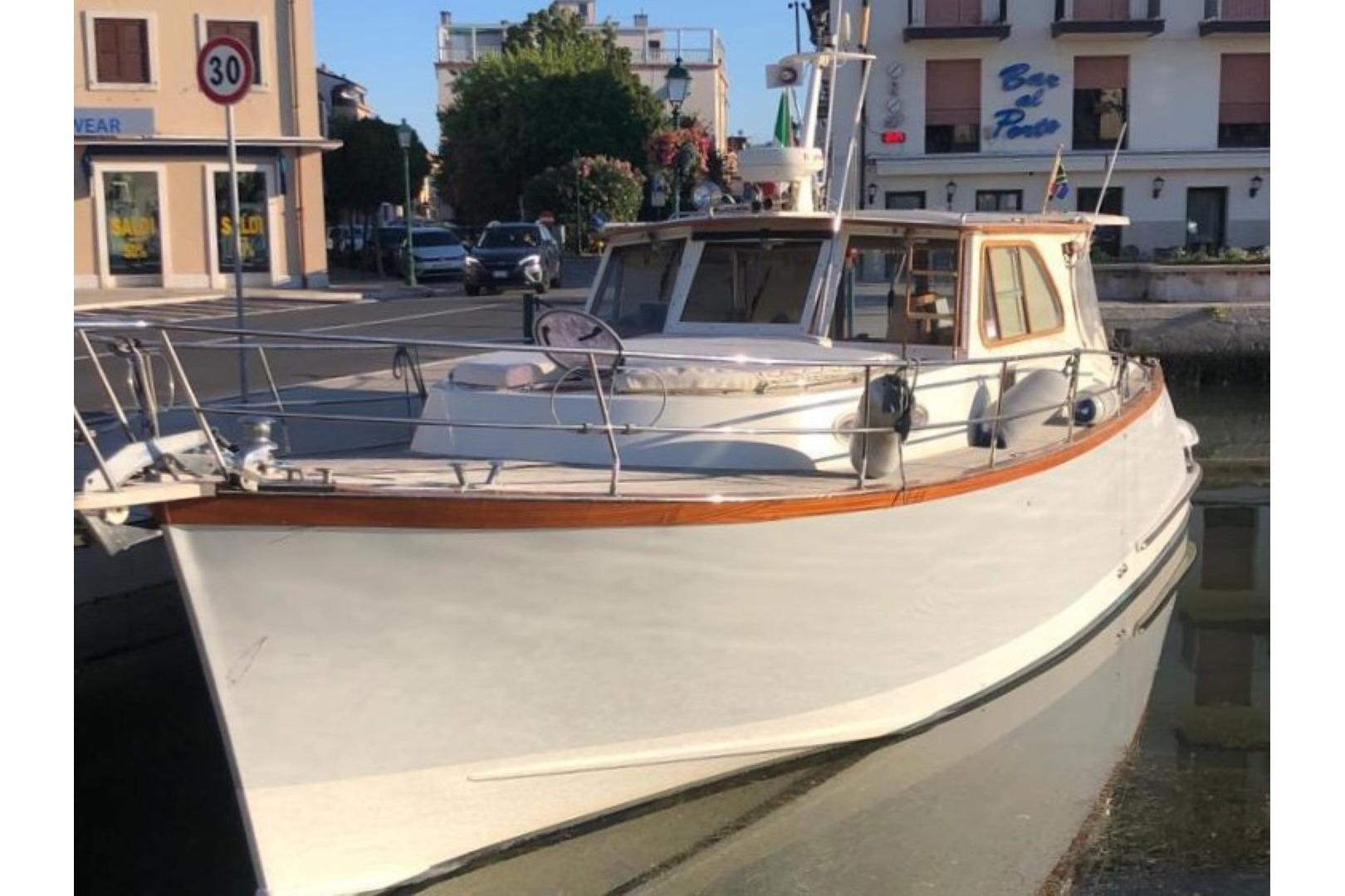 Custom 2005 Cantiere Navale Petronio Lobster 44 boat docked in a sunny harbor.